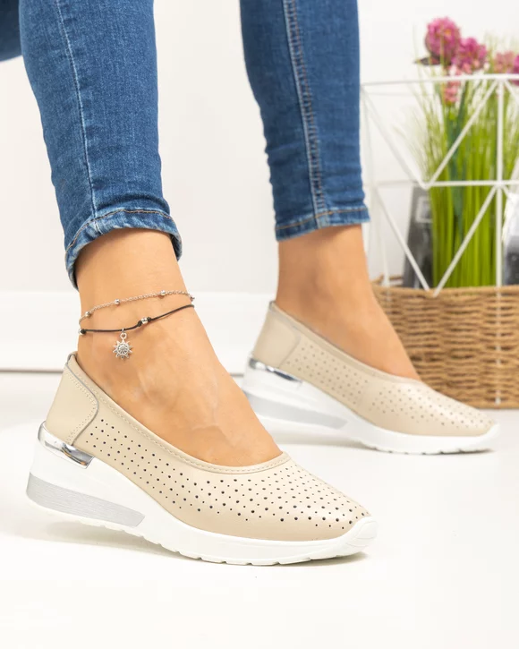 Pantofi dama piele naturala bej perforati cu inchidere slip-on AW402