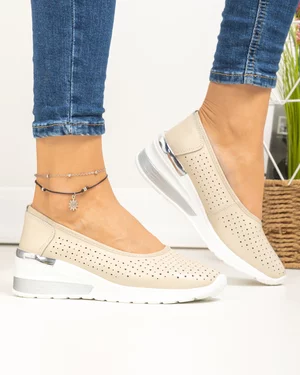 Pantofi dama piele naturala bej perforati cu inchidere slip-on AW402