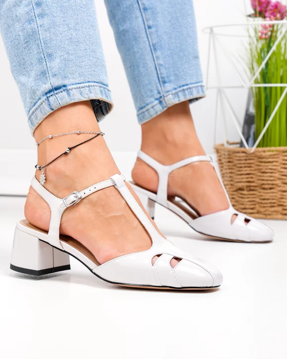 Pantofi dama piele naturala lacuita gri deschis cu model decupat si toc gros TN6508