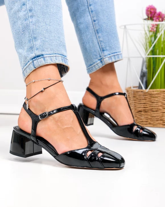 Pantofi dama piele naturala lacuita negri cu model decupat si inchidere catarama TN6508