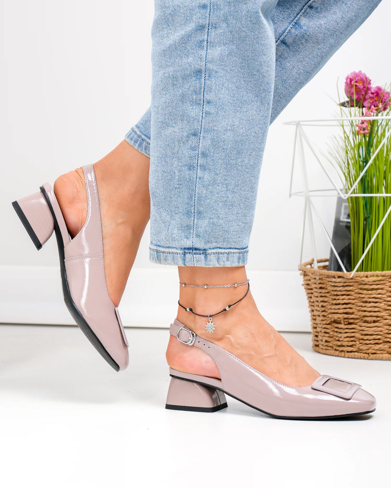 pantofi-dama-piele-naturala-lacuita-roz-inchis-cu-toc-gros-si-aplicatie-metalica-tn6408-90085-2.webp
