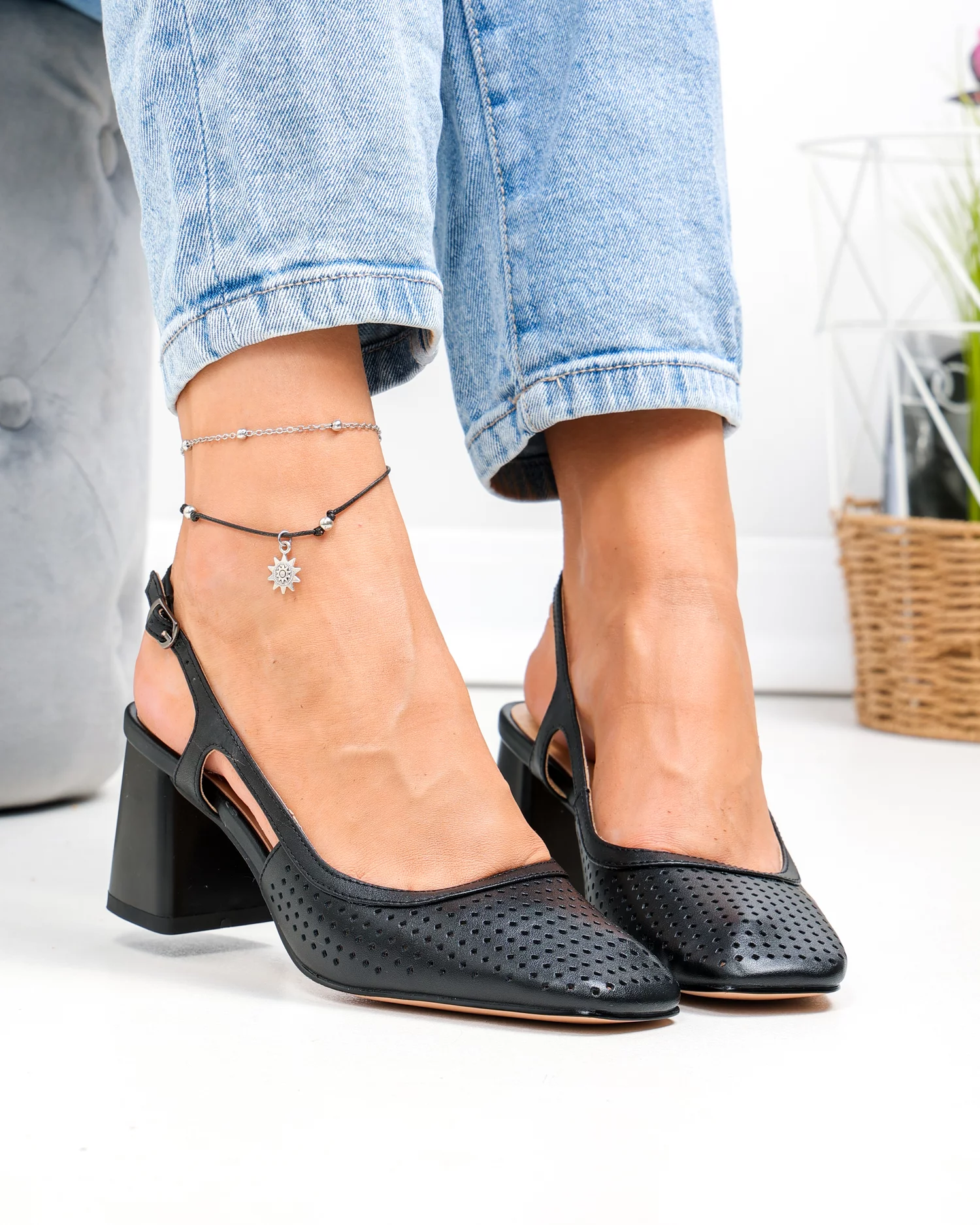 pantofi-dama-piele-naturala-negri-perforati-cu-toc-gros-tn6509-90817-2.webp