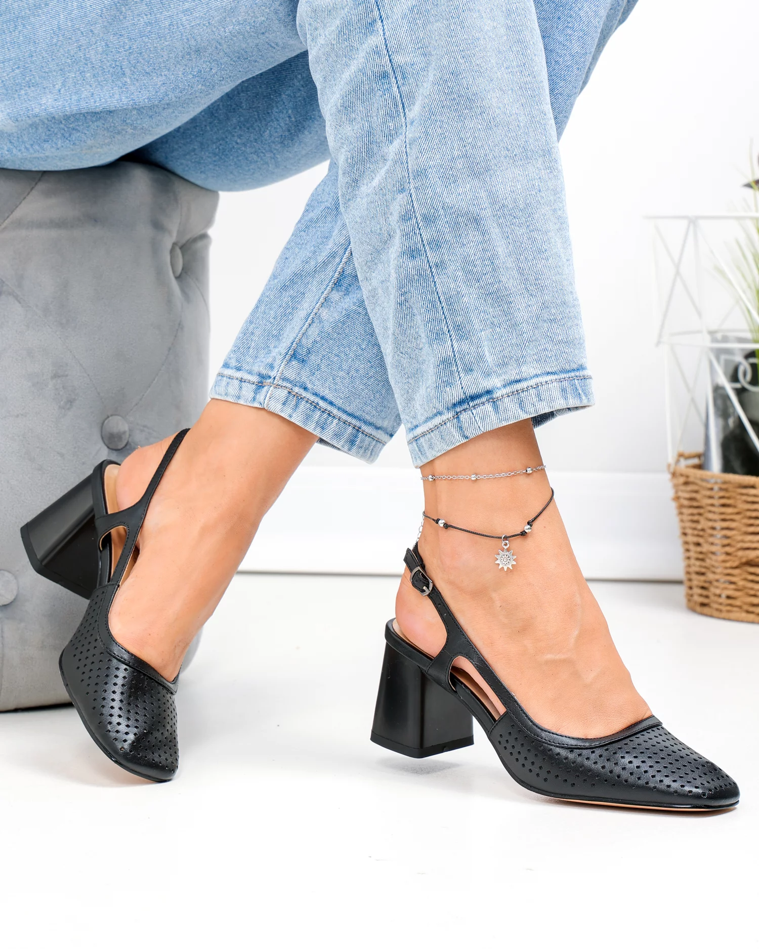 pantofi-dama-piele-naturala-negri-perforati-cu-toc-gros-tn6509-90820-2.webp