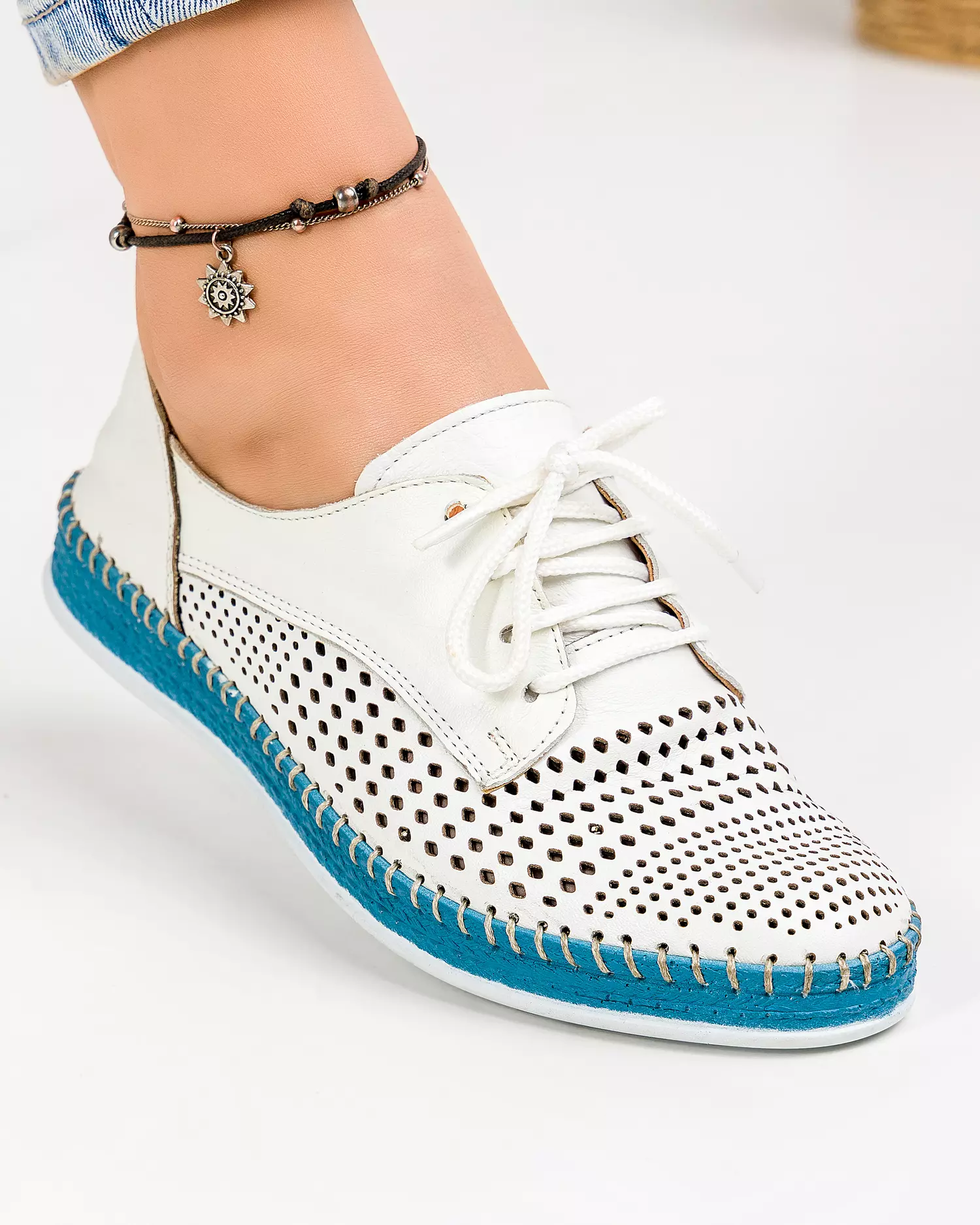 pantofi-de-dama-piele-naturala-casual-albi-cu-albastru-perforati-cu-talpa-cusuta-akb133-3-52246-2.webp