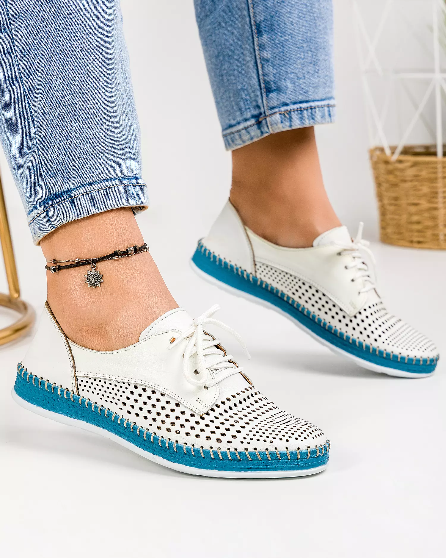 pantofi-de-dama-piele-naturala-casual-albi-cu-albastru-perforati-cu-talpa-cusuta-akb133-3-52249-2.webp