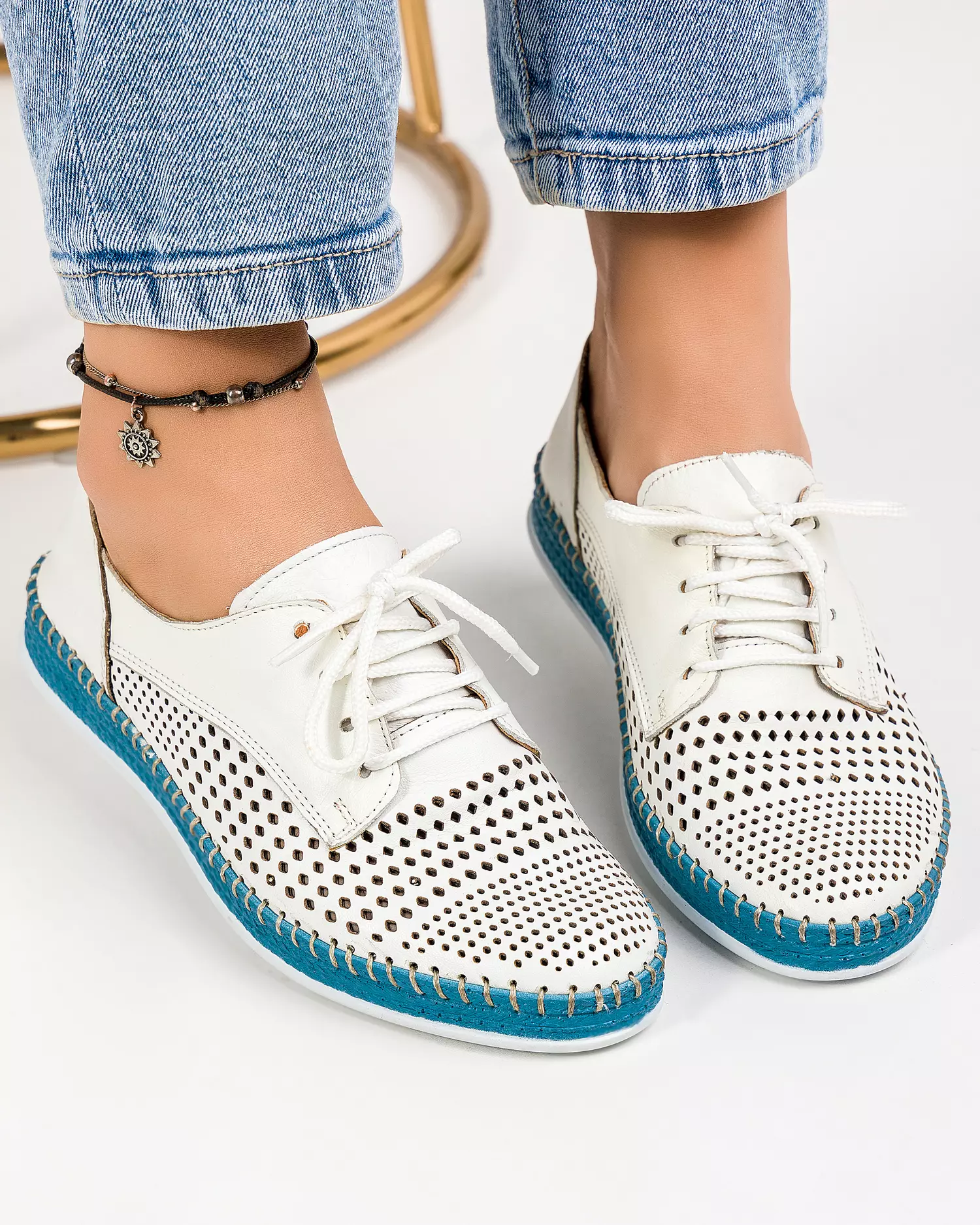 pantofi-de-dama-piele-naturala-casual-albi-cu-albastru-perforati-cu-talpa-cusuta-akb133-3-52252-2.webp