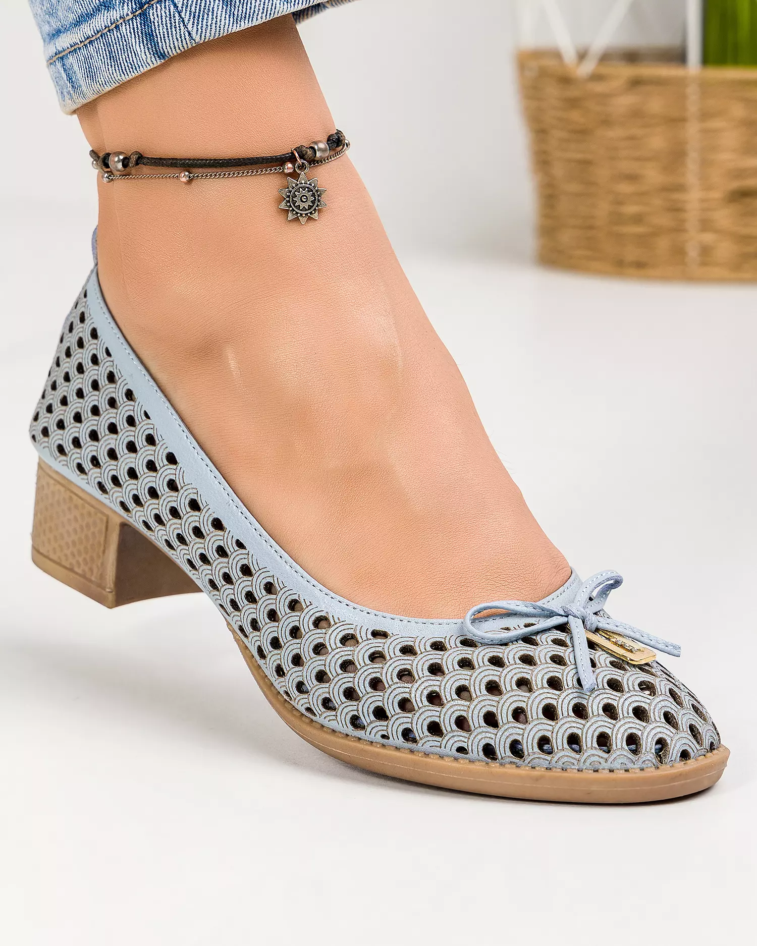 pantofi-perforati-cu-fundita-si-accesoriu-auriu-piele-naturala-albastri-ak505-51826-2.webp