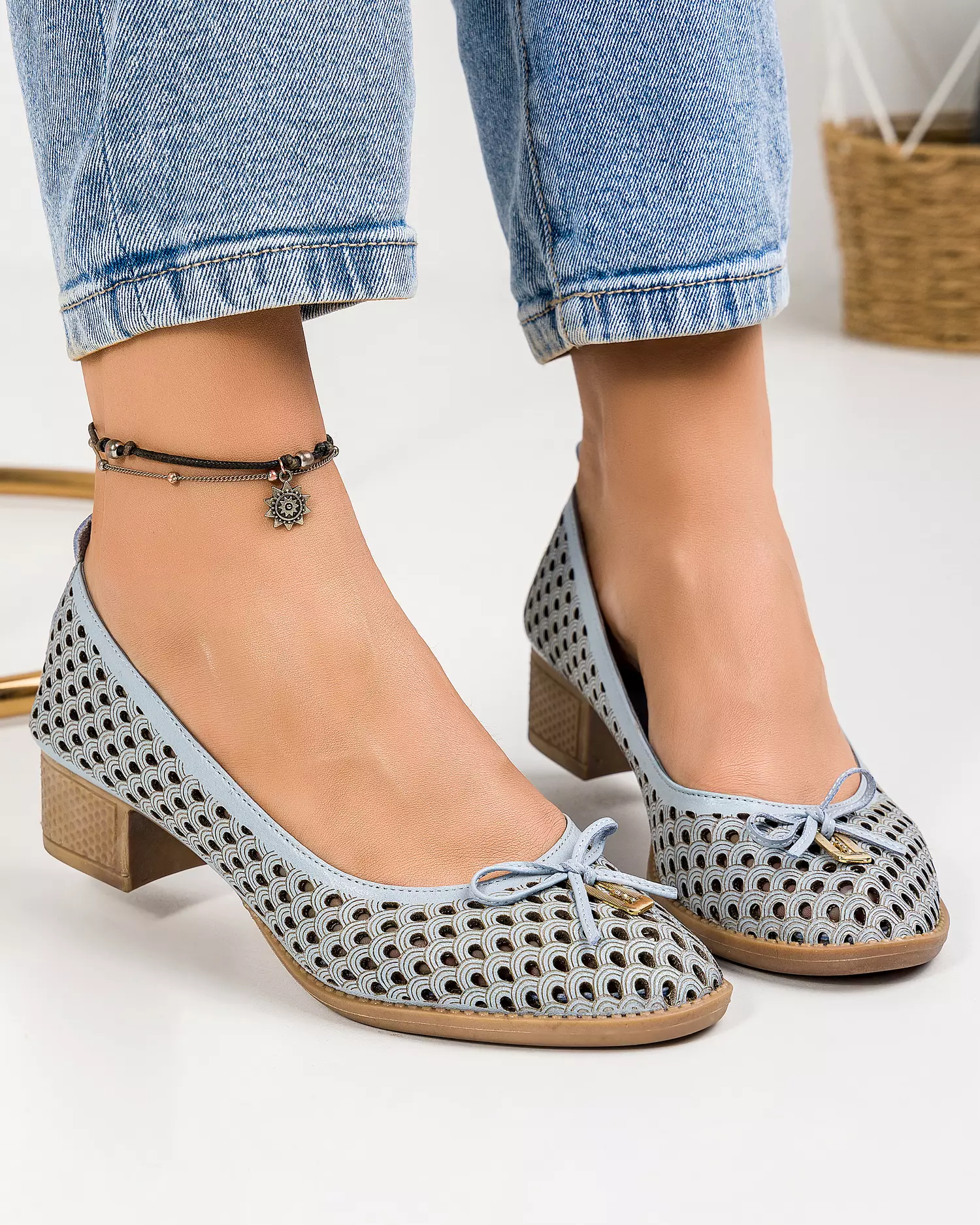 pantofi-perforati-cu-fundita-si-accesoriu-auriu-piele-naturala-albastri-ak505-51832-2.webp