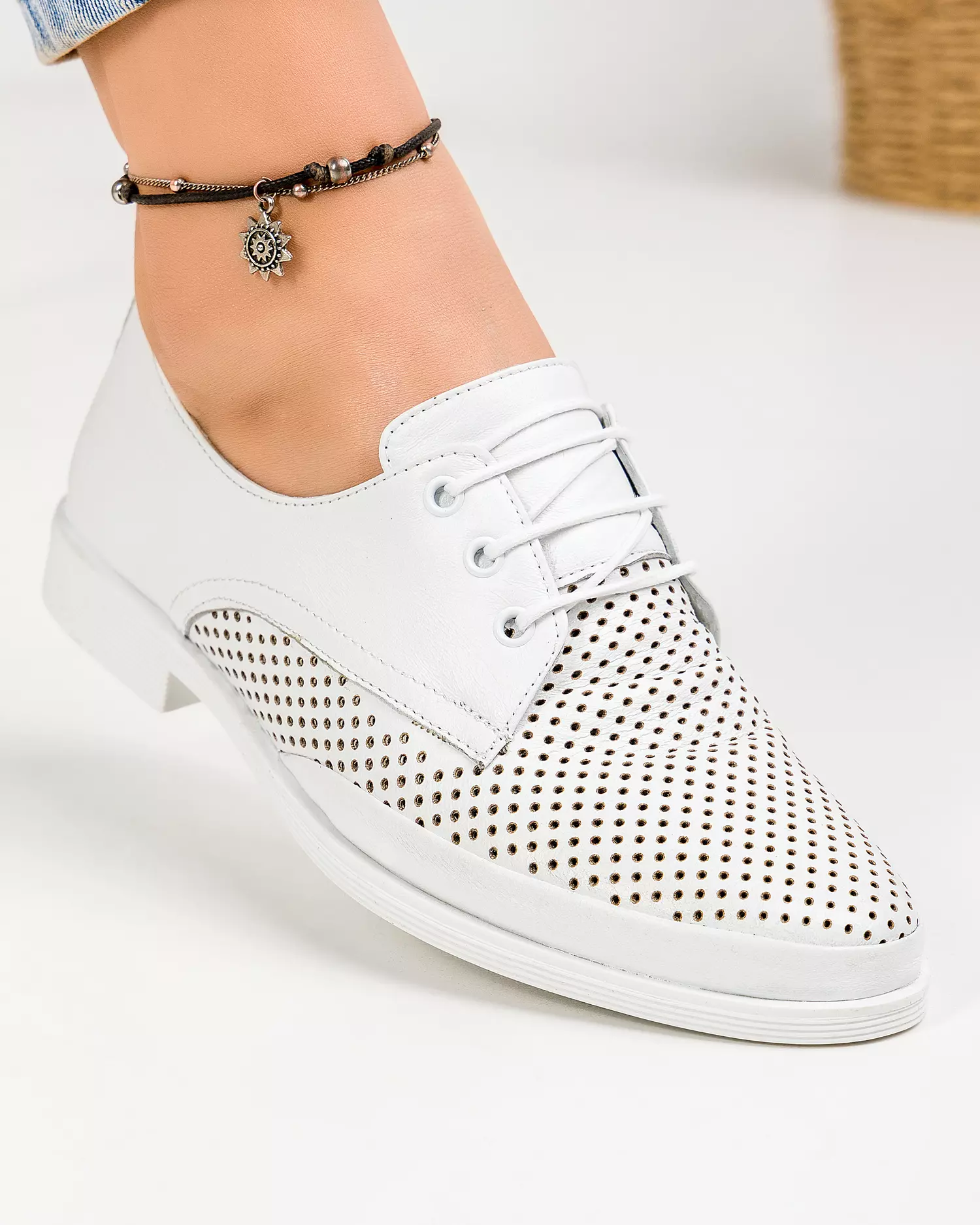 pantofi-perforati-piele-naturala-casual-cu-siret-albi-akb1115-52180-2.webp