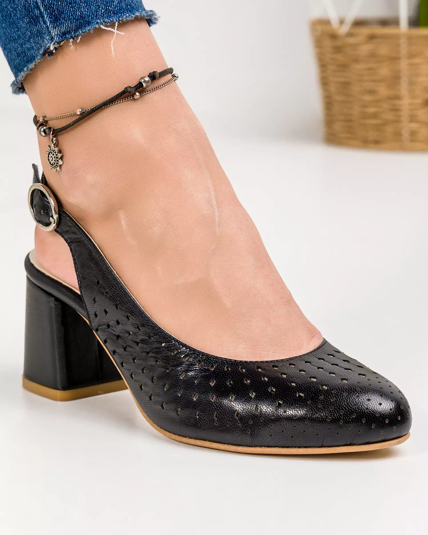 pantofi-piele-naturala-negri-perforati-cu-toc-gros-si-inchidere-catarama-lf247-52537-2.webp