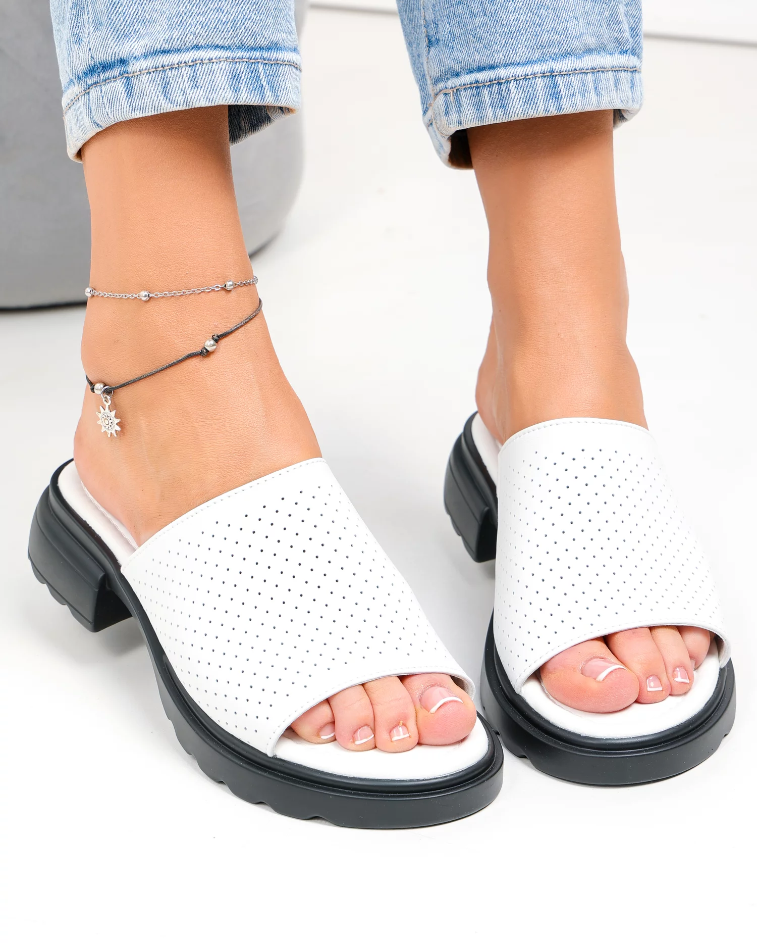 papuci-dama-piele-naturala-albi-cu-talpa-joasa-perforati-f001-801-92725-2.webp