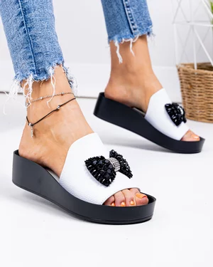 Papuci - Papuci dama piele naturala albi cu talpa neagra si fundita GI-004