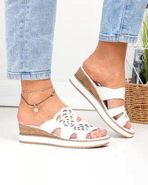 Incaltaminte Dama - Papuci dama piele naturala albi cu talpa tip platforma si model decupat F001-786