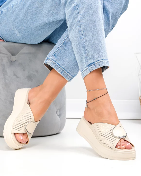 Papuci dama piele naturala bej cu element metalic T6026