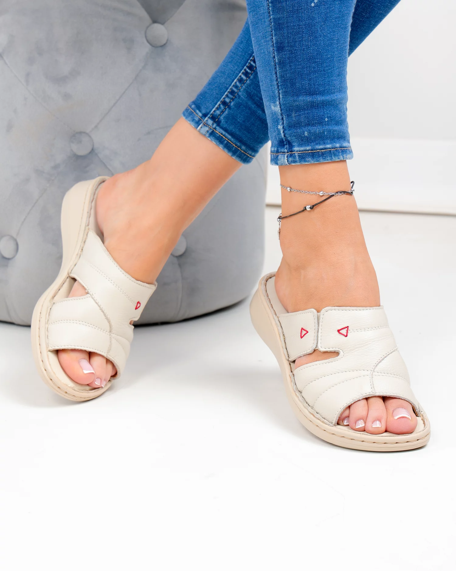 papuci-dama-piele-naturala-bej-cu-talpa-flexibila-pv910-102382-2.webp