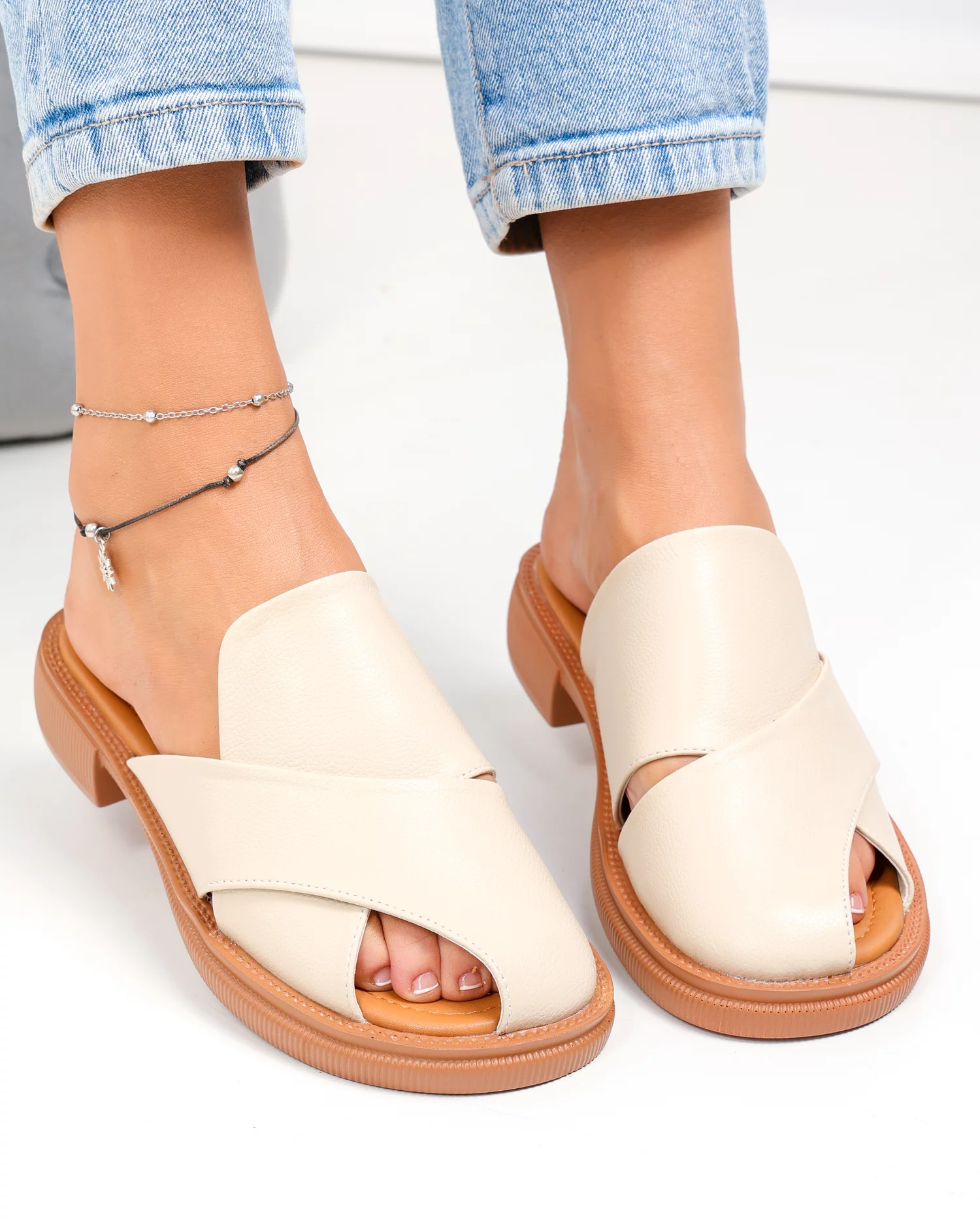 papuci-dama-piele-naturala-bej-cu-talpa-joasa-f005-021-92494-2.webp