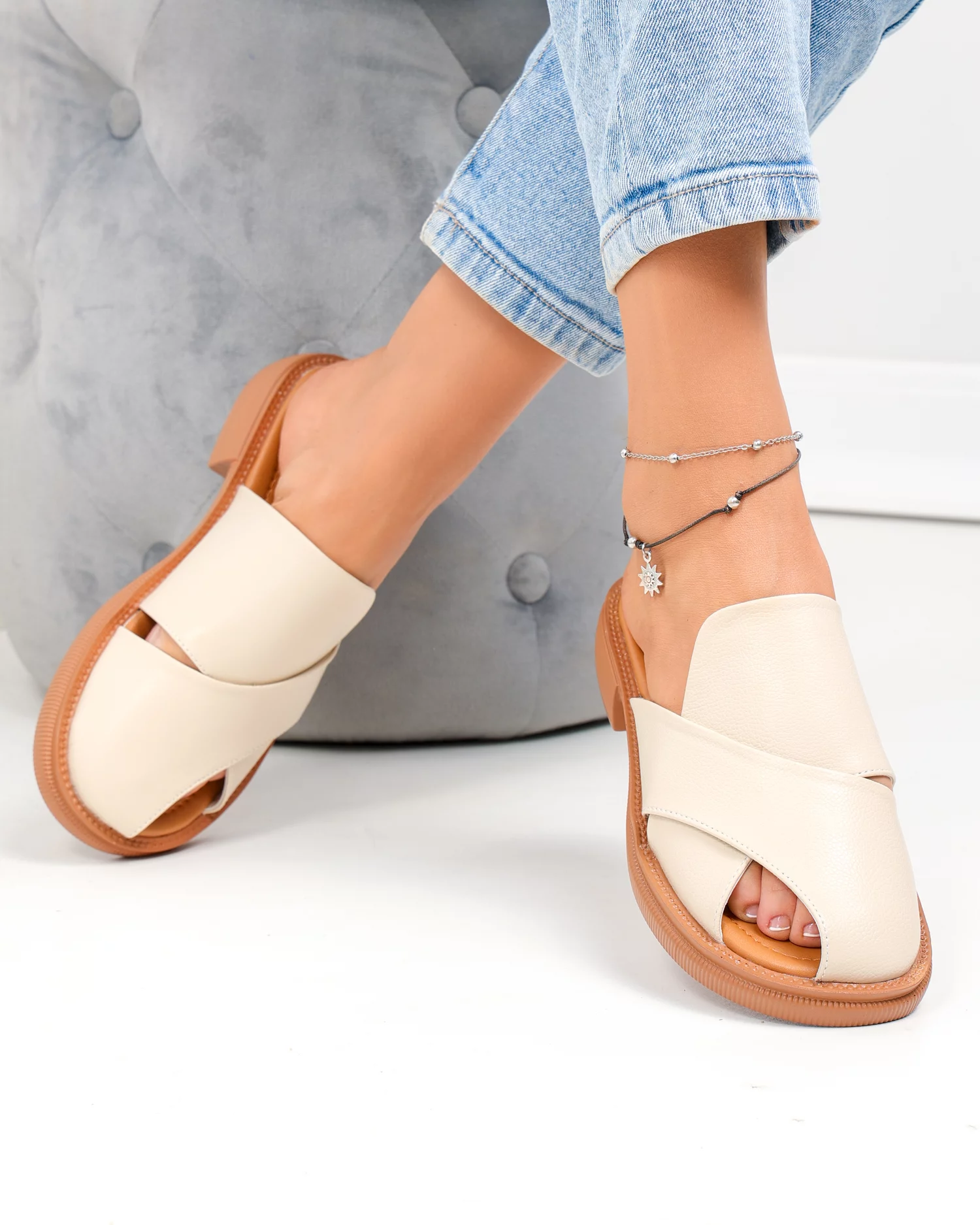 papuci-dama-piele-naturala-bej-cu-talpa-joasa-f005-021-92500-2.webp