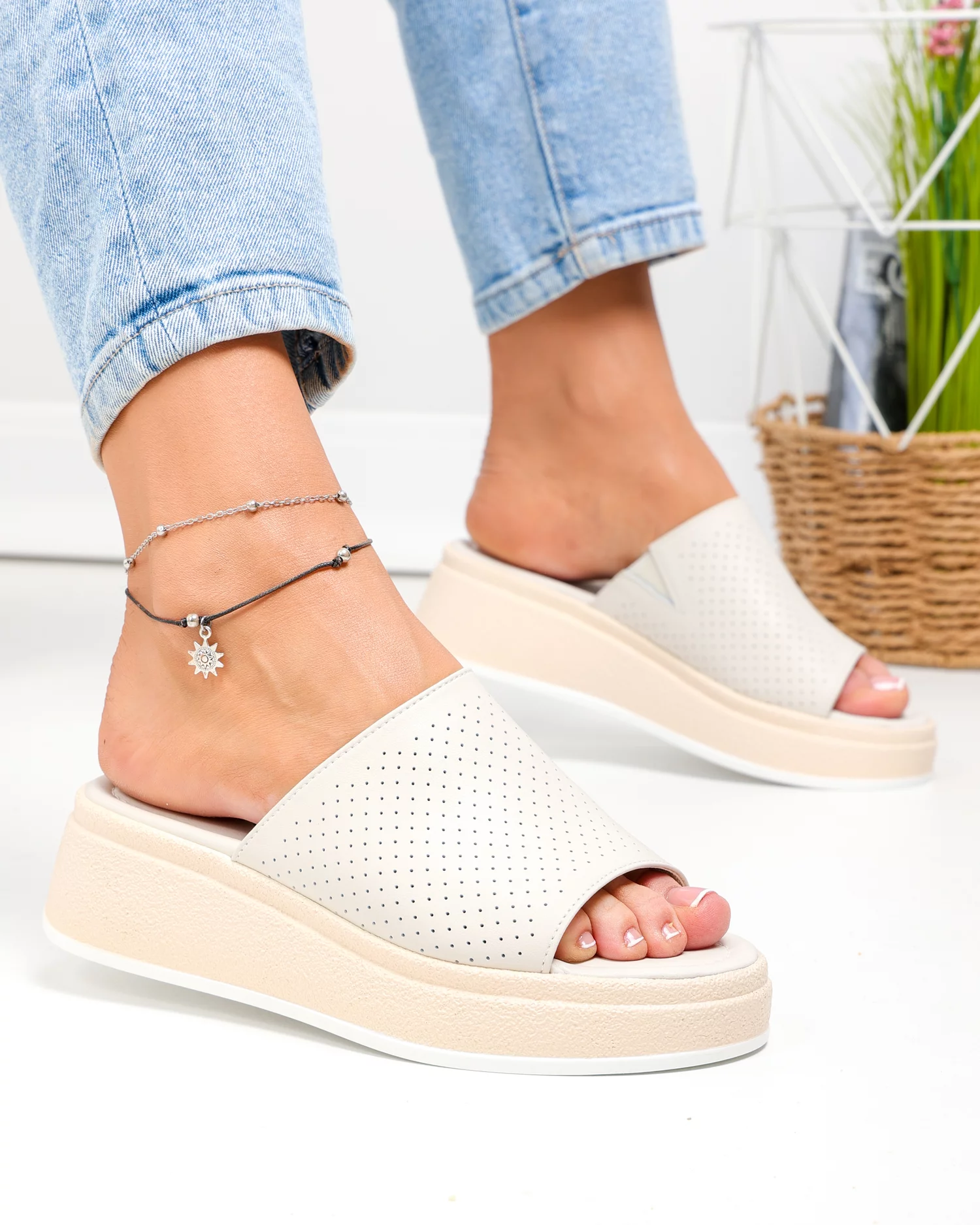 papuci-dama-piele-naturala-bej-perforati-cu-talpa-groasa-f001-861-92761-2.webp
