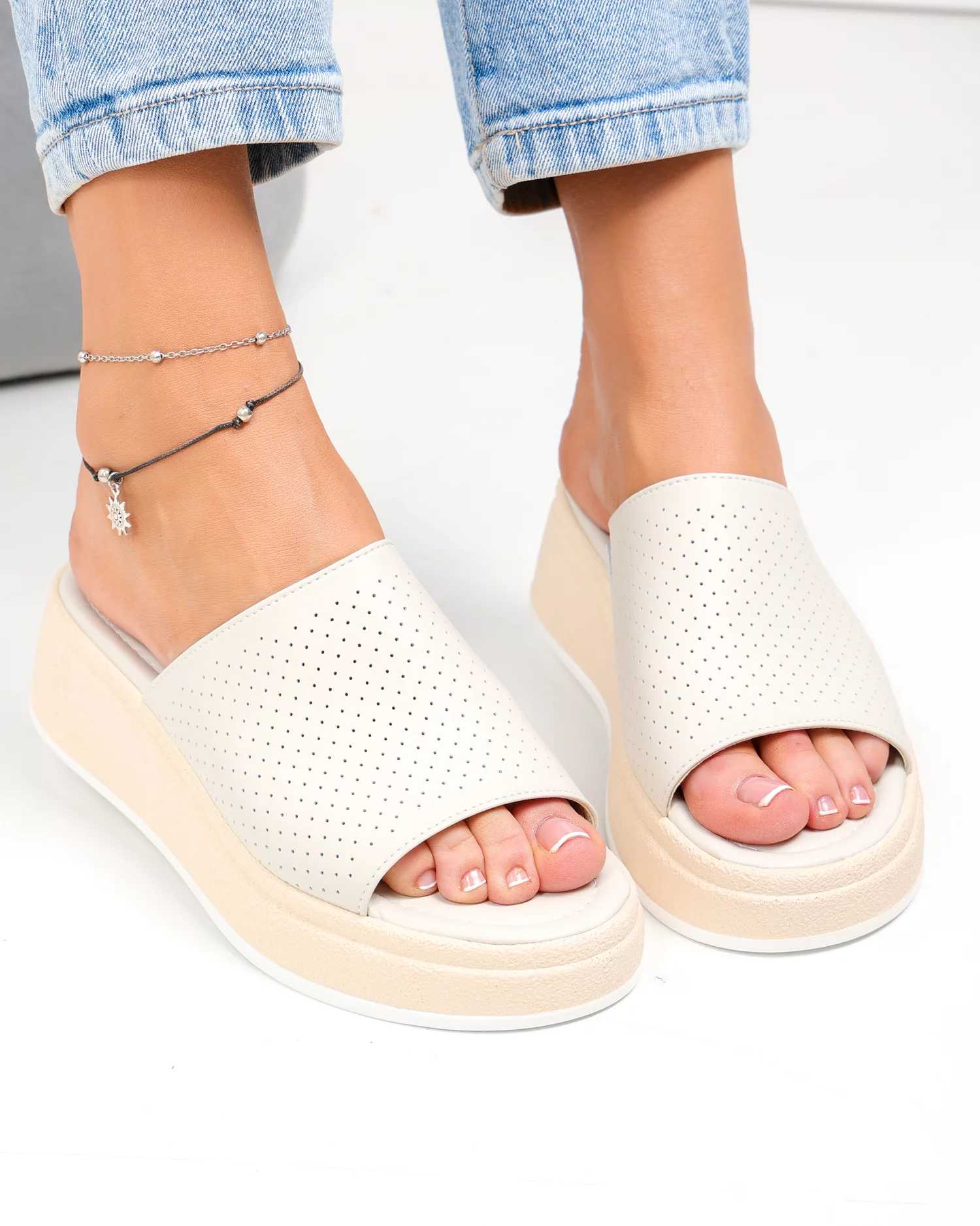 papuci-dama-piele-naturala-bej-perforati-cu-talpa-groasa-f001-861-92767-2.webp