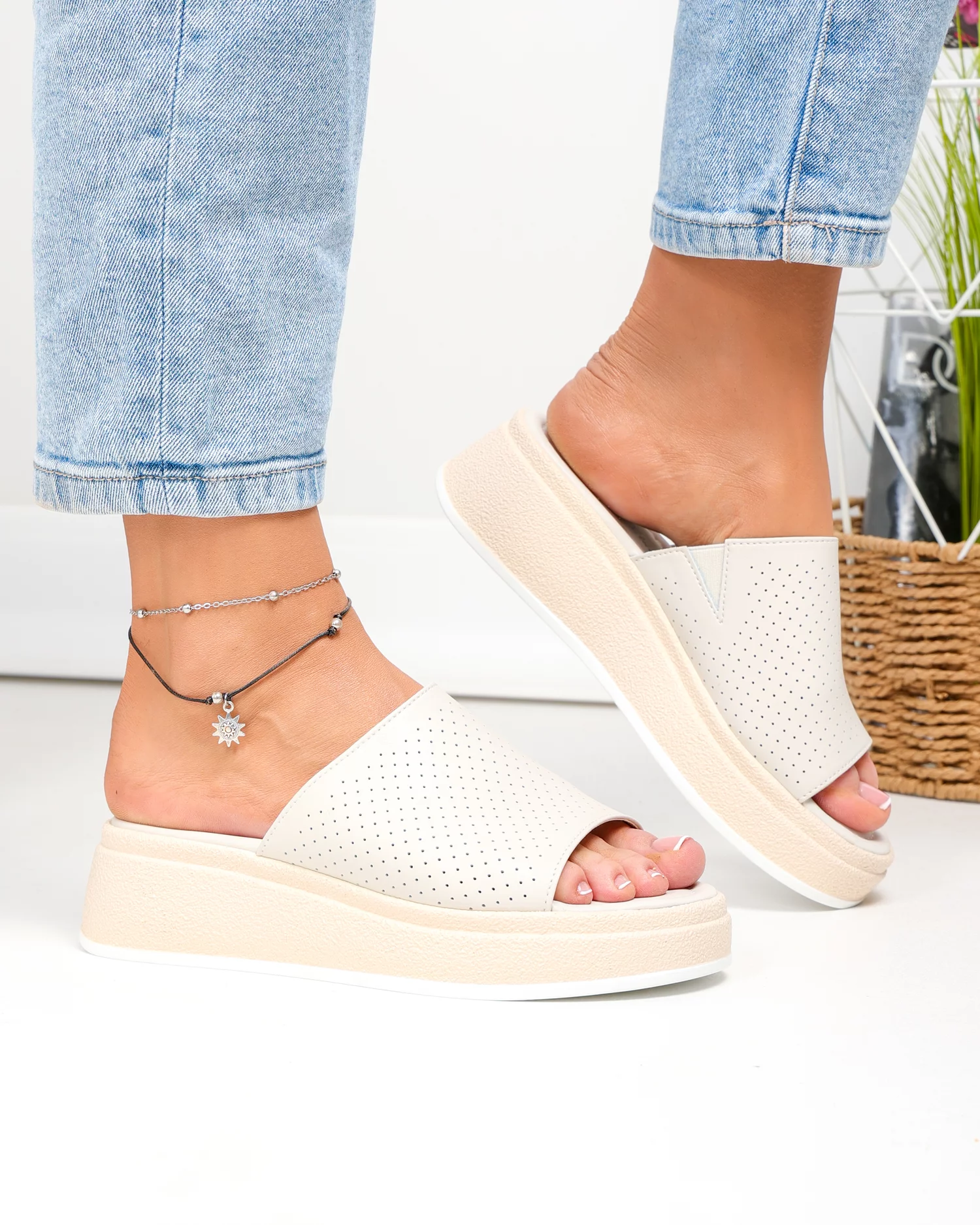 papuci-dama-piele-naturala-bej-perforati-cu-talpa-groasa-f001-861-92776-2.webp