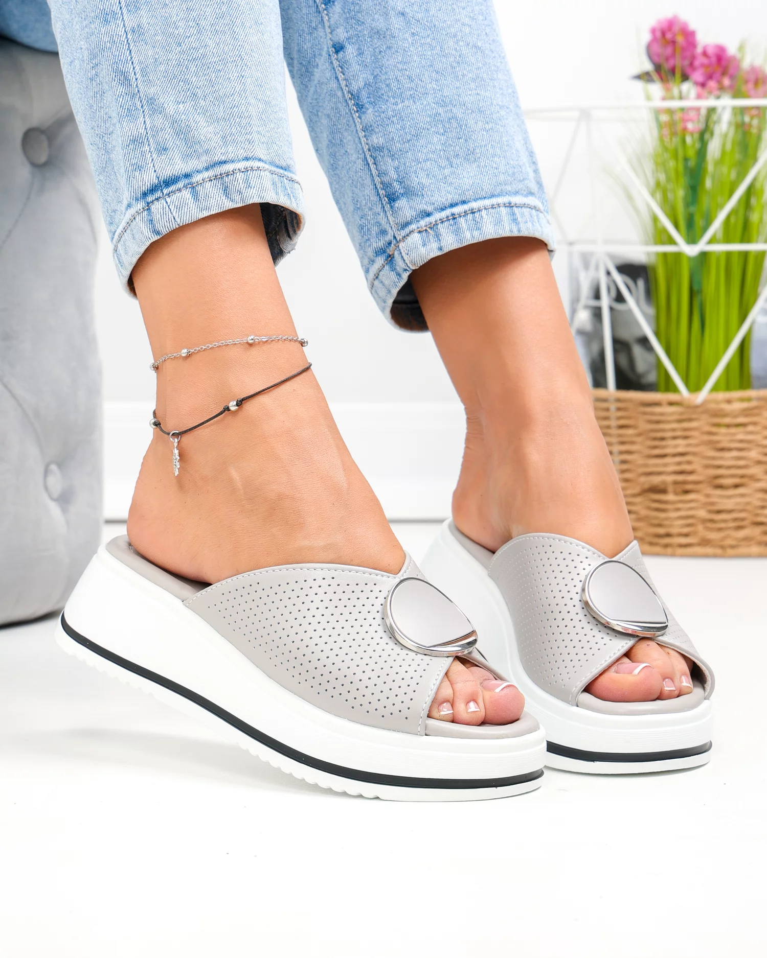 papuci-dama-piele-naturala-gri-cu-talpa-alba-perforati-t6026-93574-2.webp
