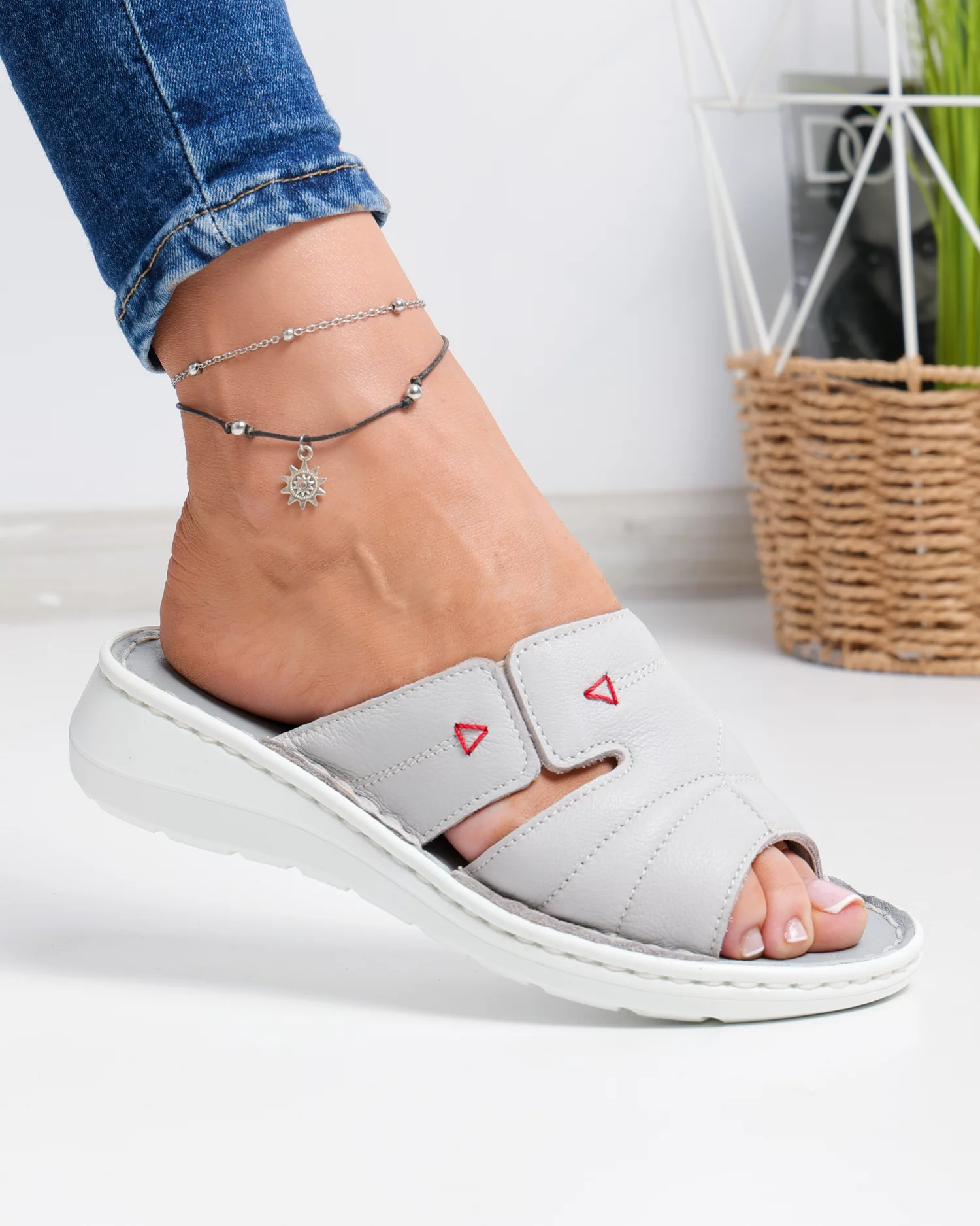 papuci-dama-piele-naturala-gri-cu-talpa-flexibila-pv910-102952-2.webp