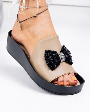 Papuci dama piele naturala kaki cu talpic adancit si fundita neagra GI-004