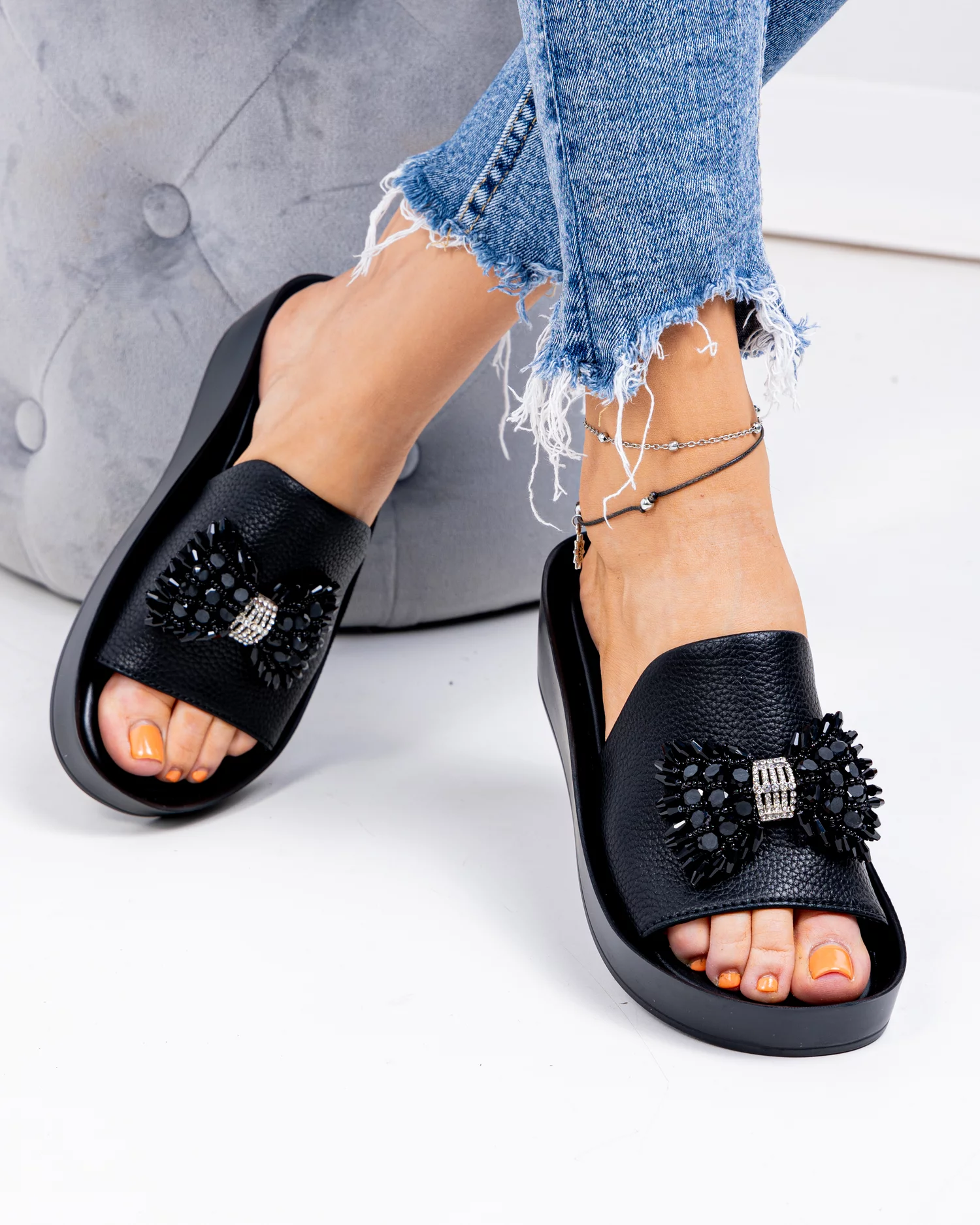 papuci-dama-piele-naturala-negri-cu-fundita-aplicata-gi-004-101785-2.webp