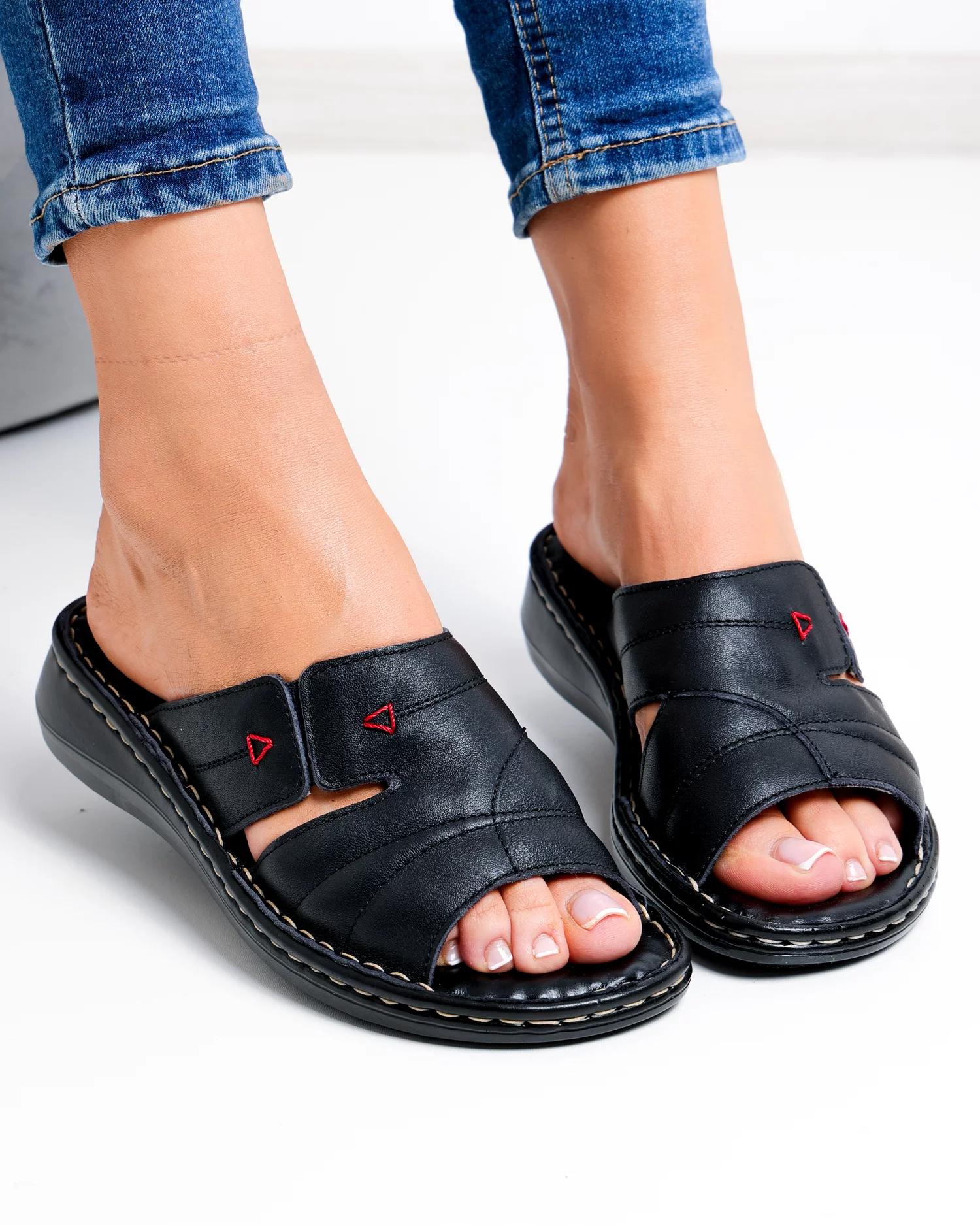 papuci-dama-piele-naturala-negri-cu-talpic-moale-pv910-102943-2.webp