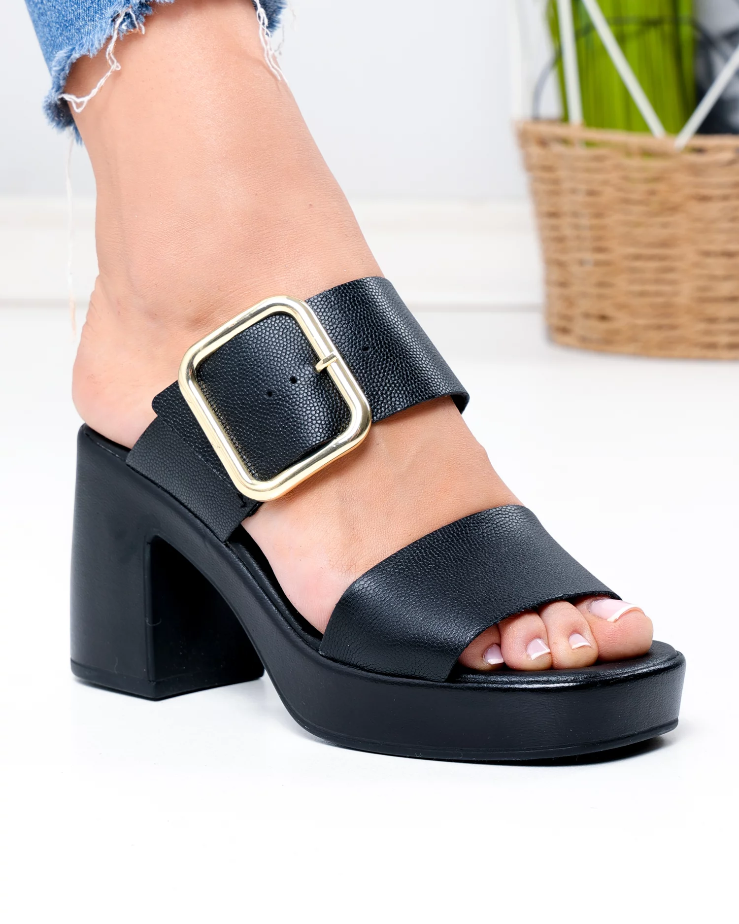 papuci-dama-piele-naturala-negri-cu-toc-gros-si-platforma-pv994-103063-2.webp