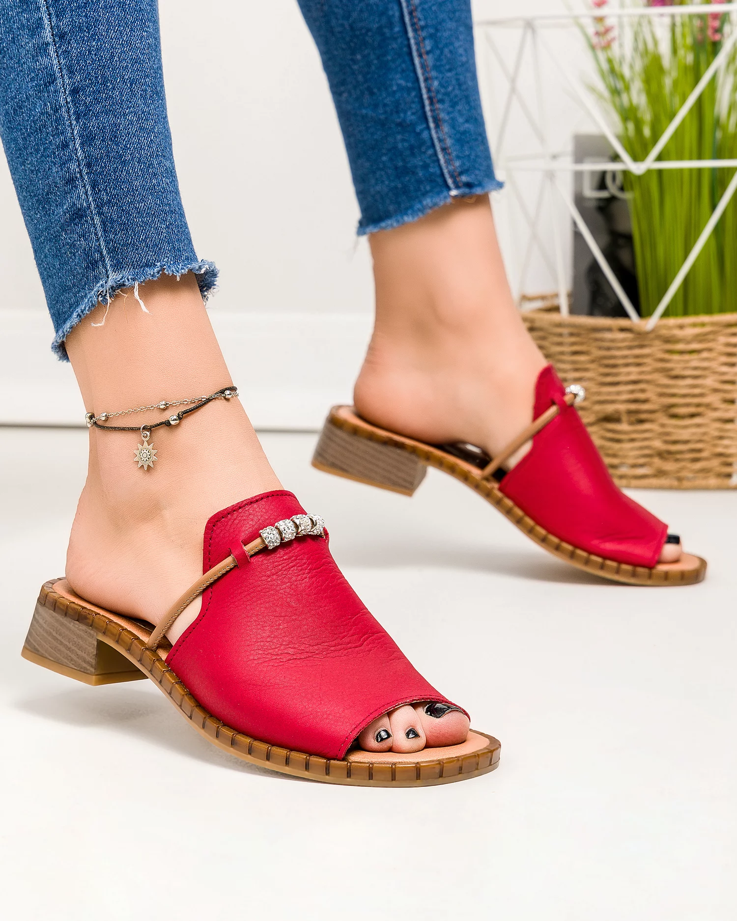papuci-dama-piele-naturala-rosii-accesorizati-pv960-74440-2.webp