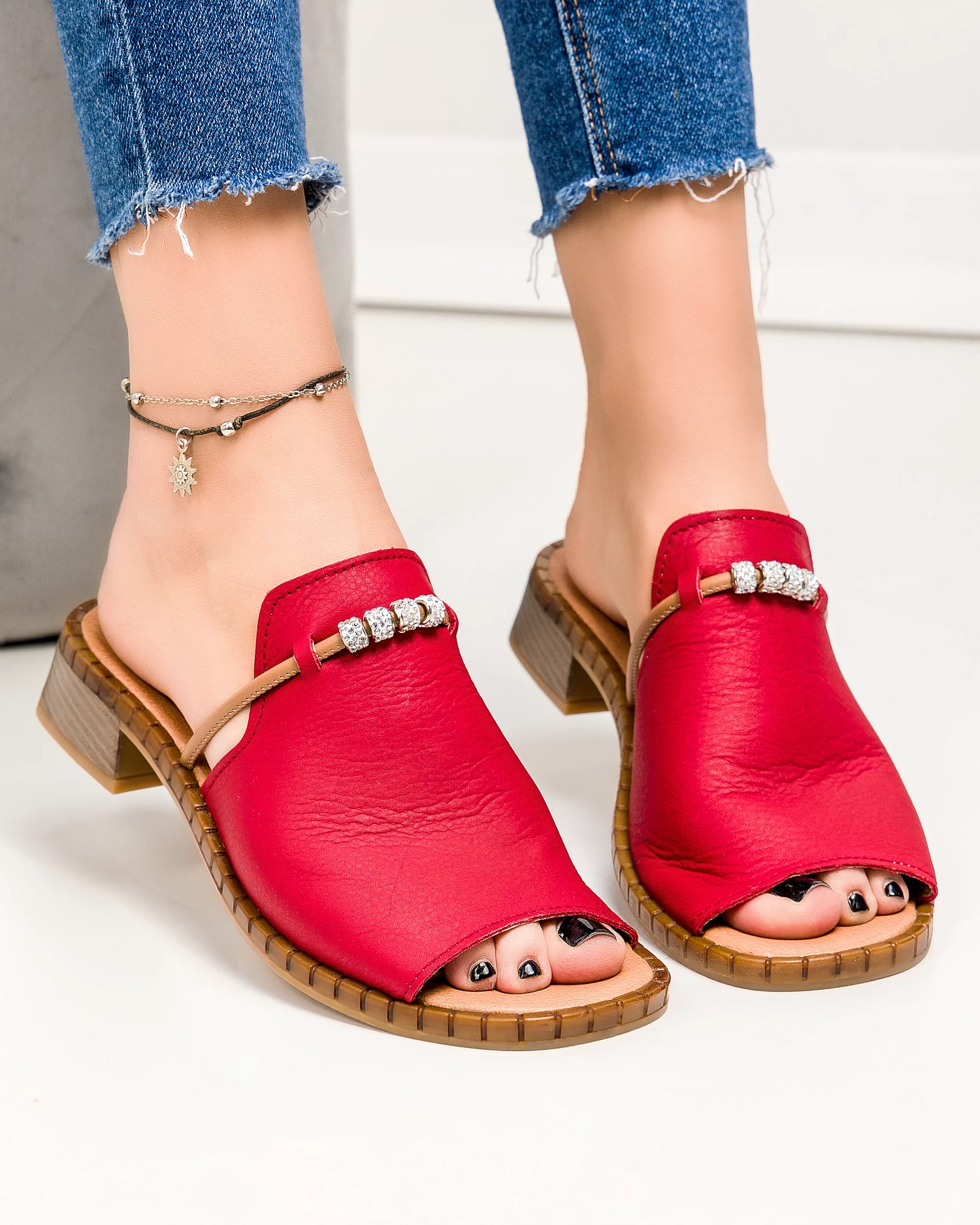 papuci-dama-piele-naturala-rosii-accesorizati-pv960-74446-2.webp