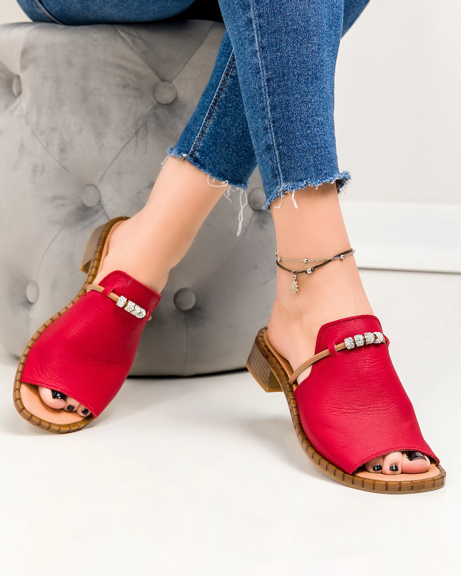 papuci-dama-piele-naturala-rosii-accesorizati-pv960-74449-2.webp