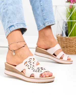 Papuci dama piele naturala roz cu model perforat si talpa tip platforma F001-786
