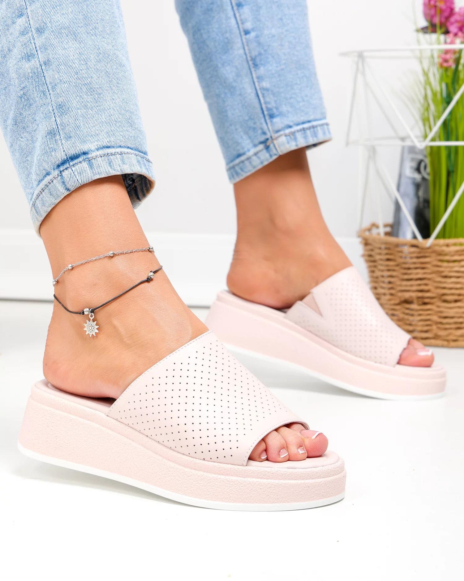 papuci-dama-piele-naturala-roz-cu-talpa-groasa-f001-861-92782-2.webp