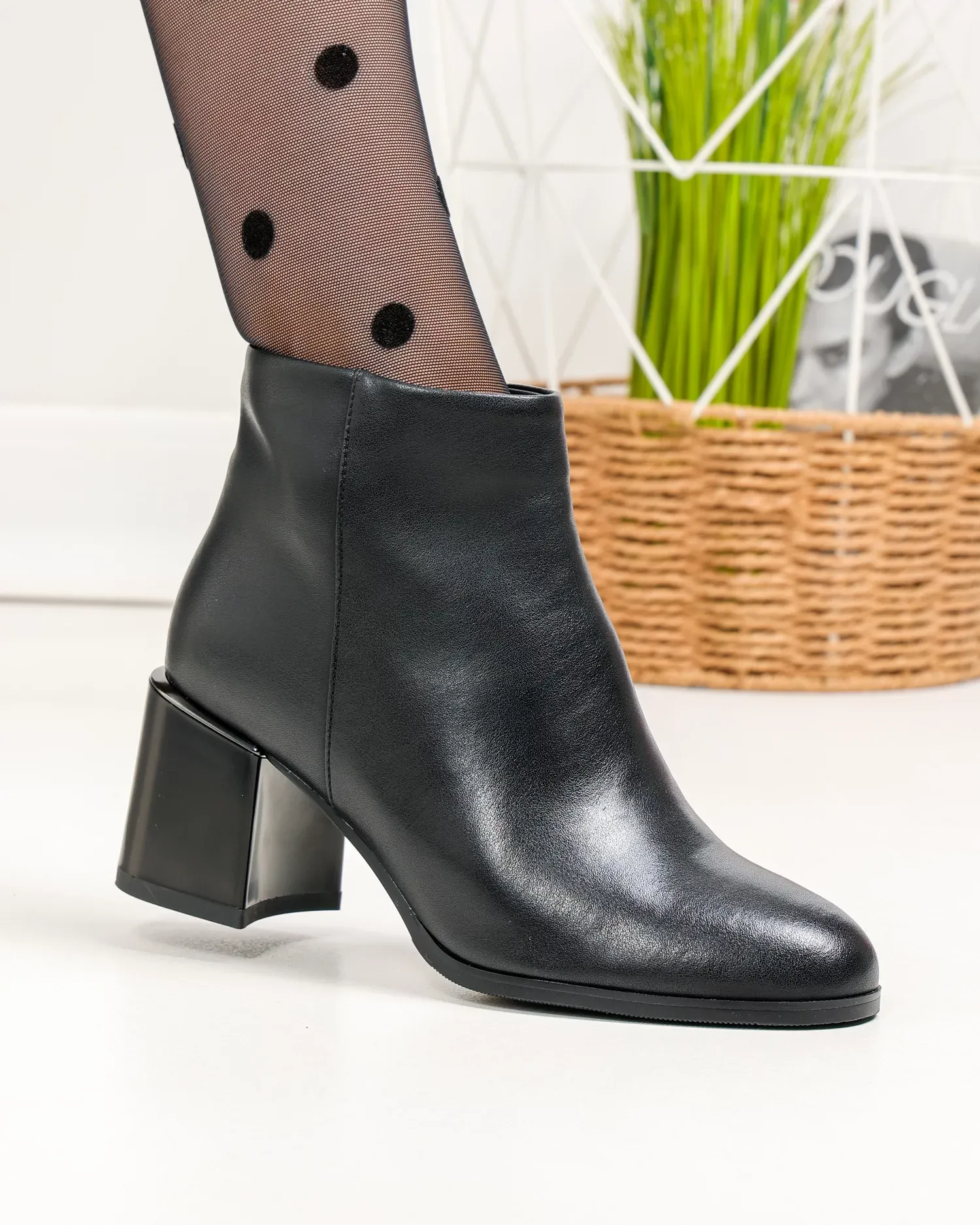 products/580/botine-dama-piele-naturala-negre-cu-toc-gros-sn5015-98218.webp