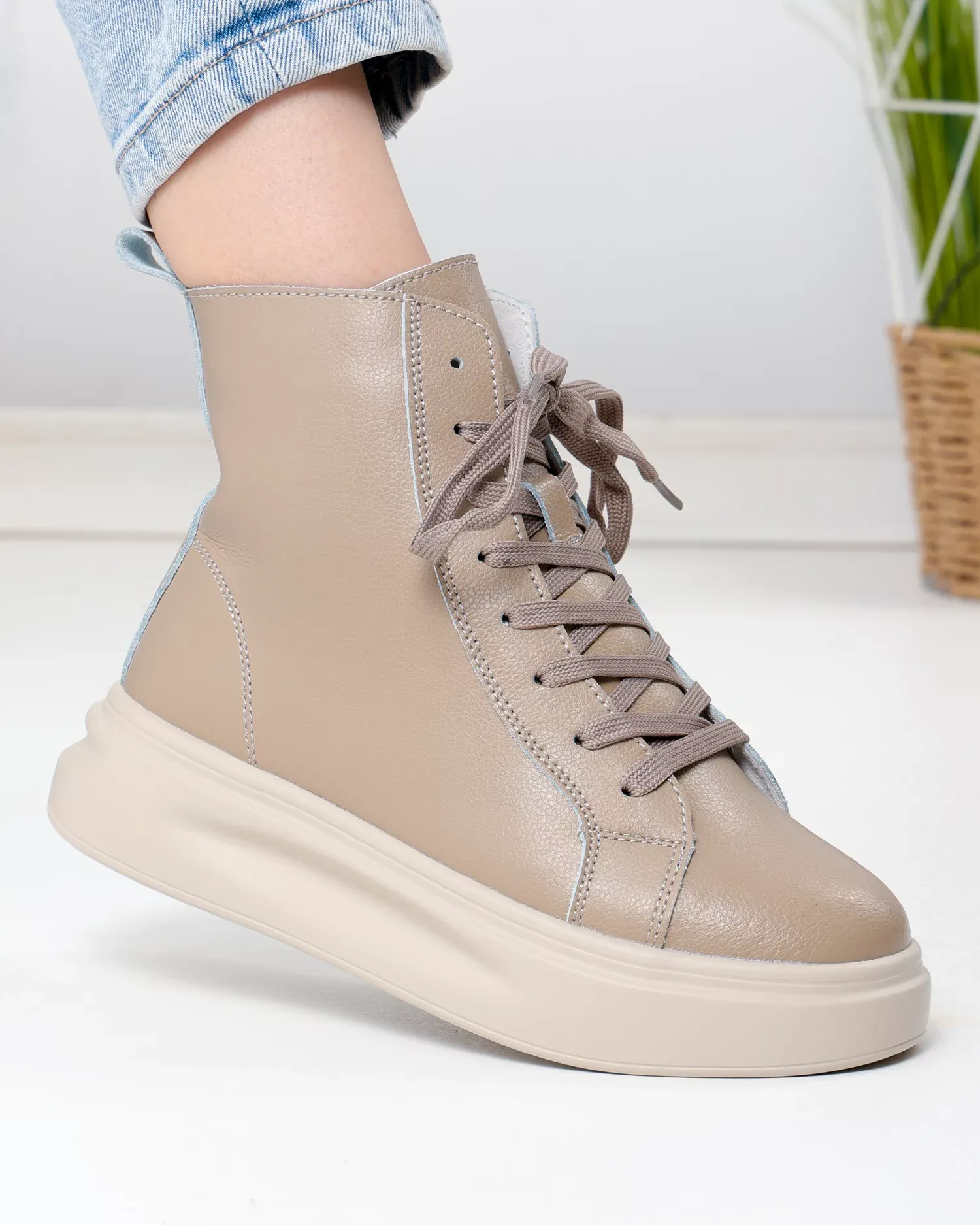 products/580/ghete-captusite-dama-piele-naturala-kaki-cu-talpa-bej-aw458-104305.webp