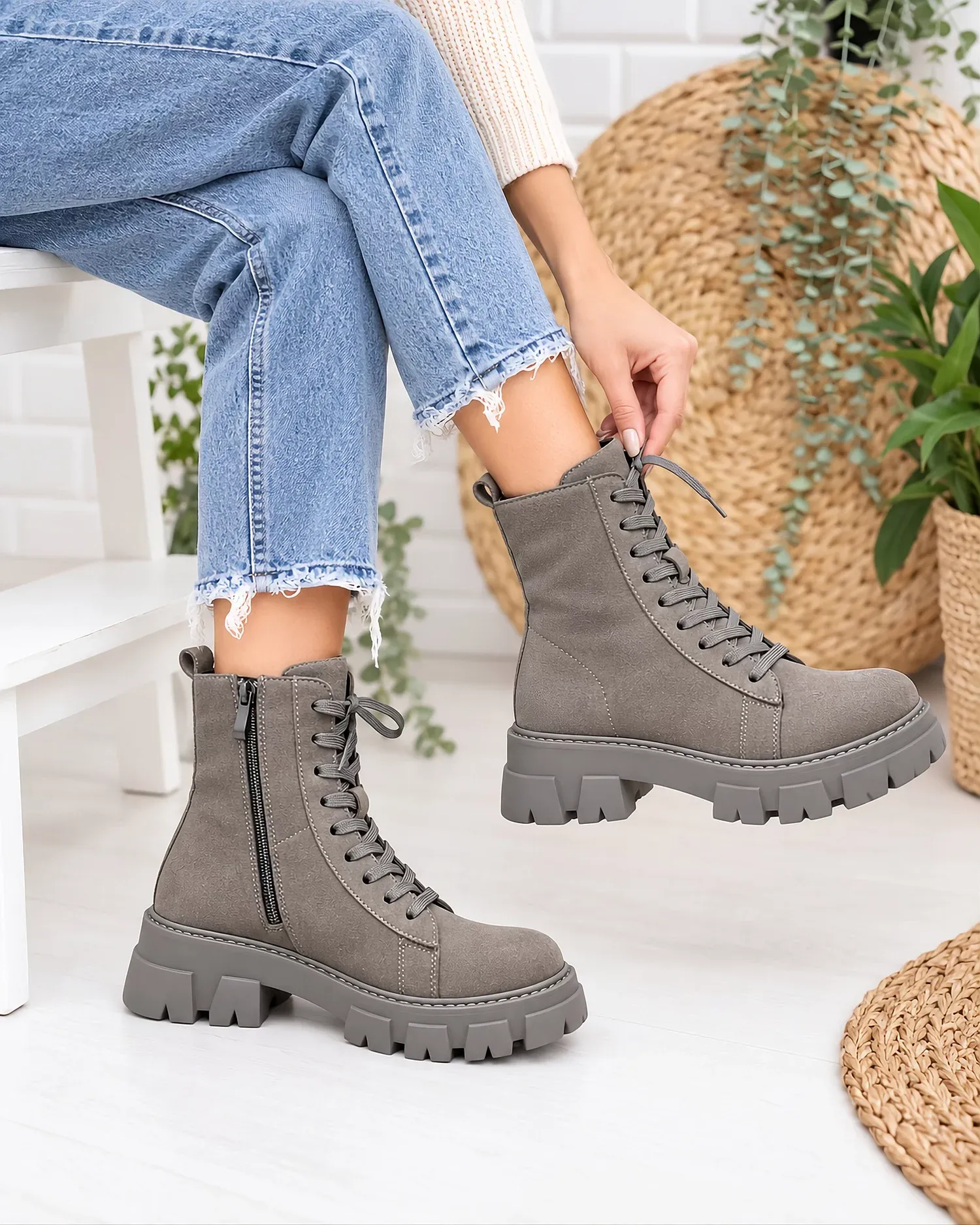 products/580/ghete-dama-din-piele-naturala-intoarsa-gri-f002-664-104944.webp