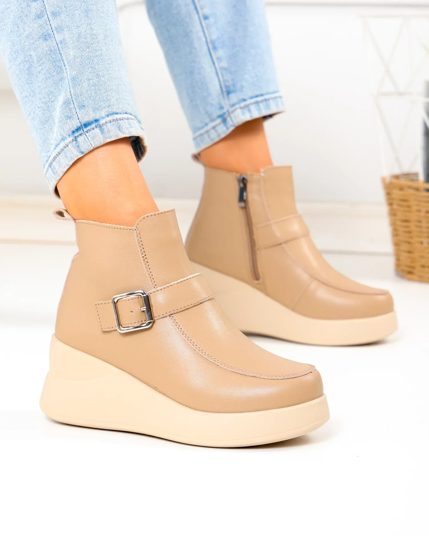 products/580/ghete-dama-din-piele-naturala-khaki-cu-talpa-inalta-t-2658-105277.webp
