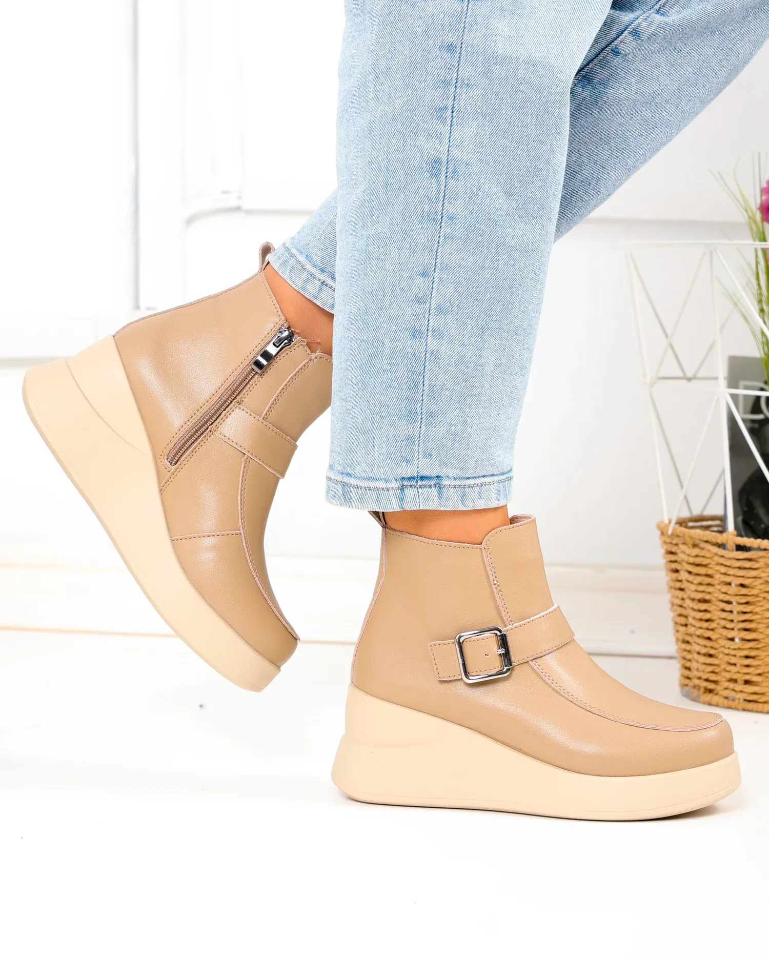 products/580/ghete-dama-din-piele-naturala-khaki-cu-talpa-inalta-t-2658-105286.webp