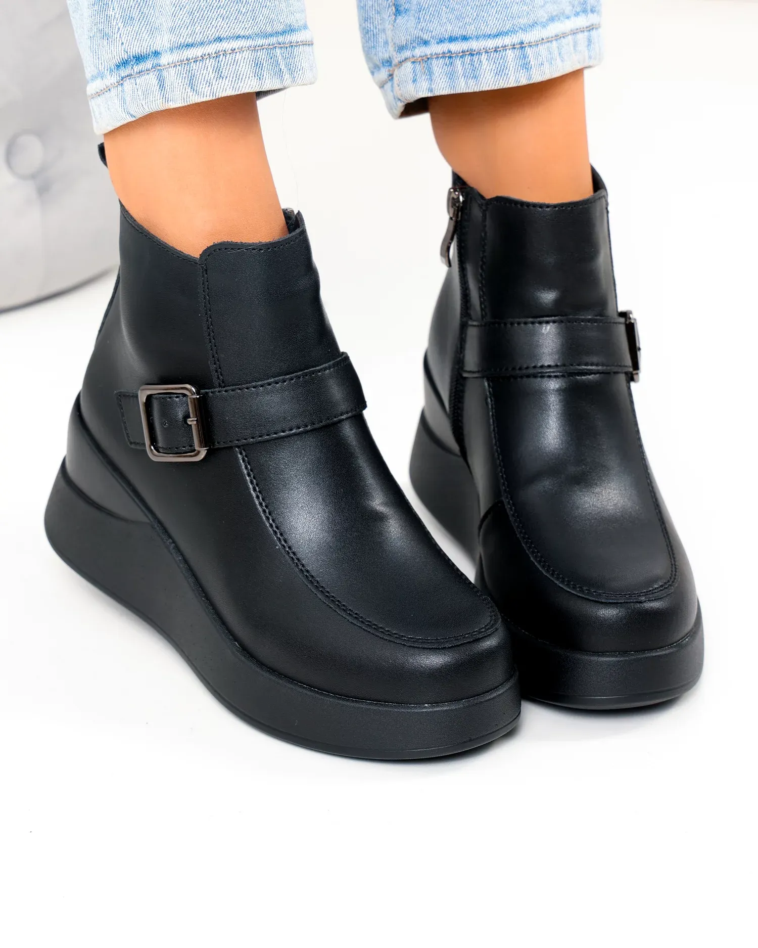 products/580/ghete-dama-din-piele-naturala-negre-cu-talpa-inalta-t-2658-105295.webp