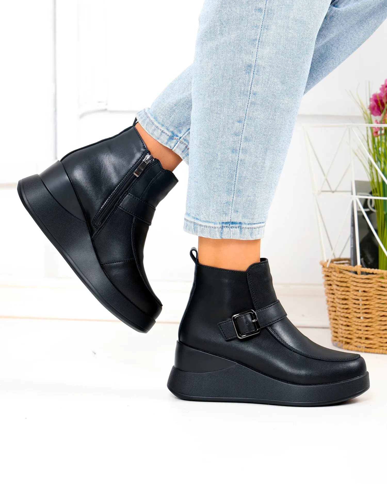 products/580/ghete-dama-din-piele-naturala-negre-cu-talpa-inalta-t-2658-105298.webp