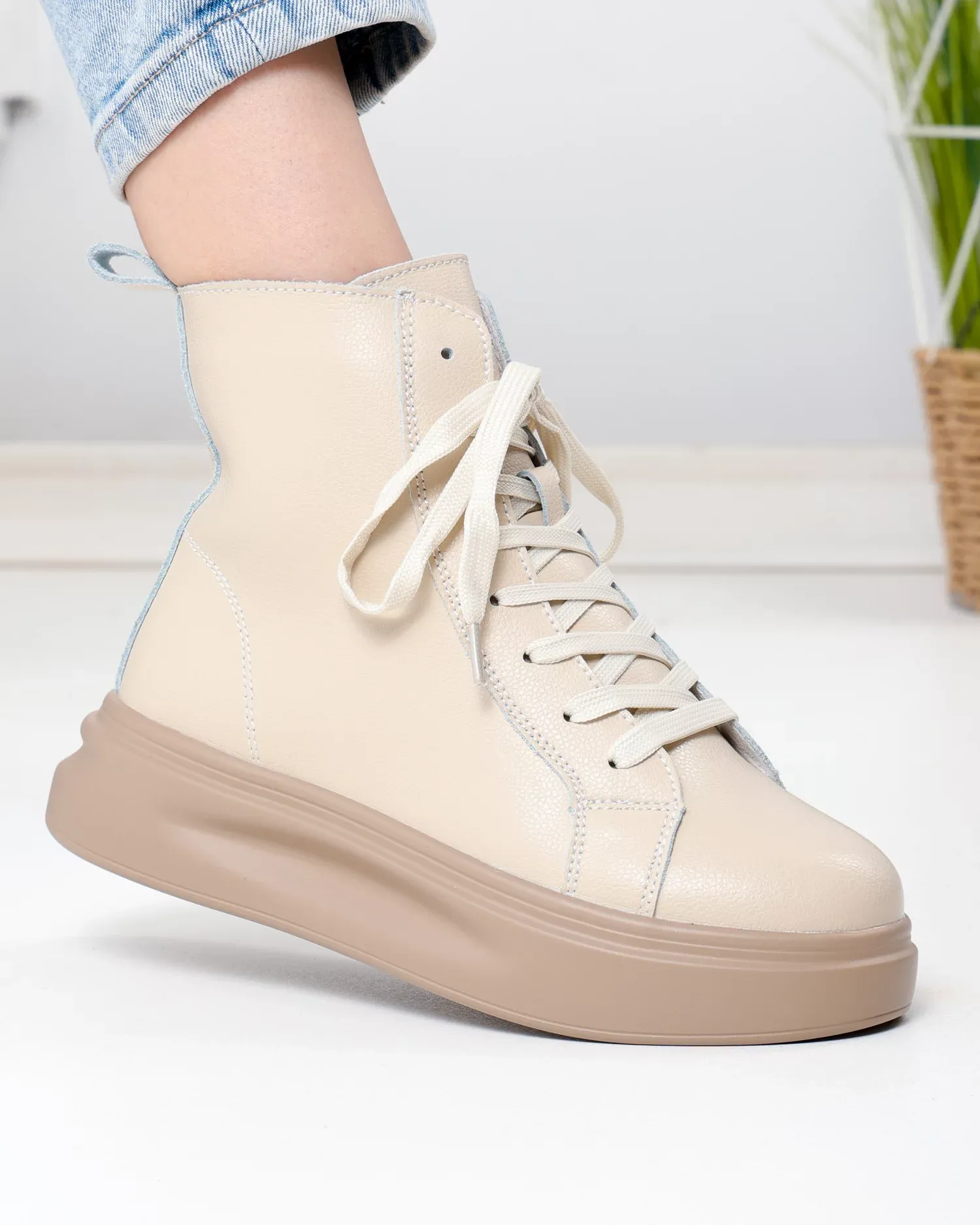 products/580/ghete-dama-piele-naturala-bej-cu-talpa-alba-aw458-104293.webp