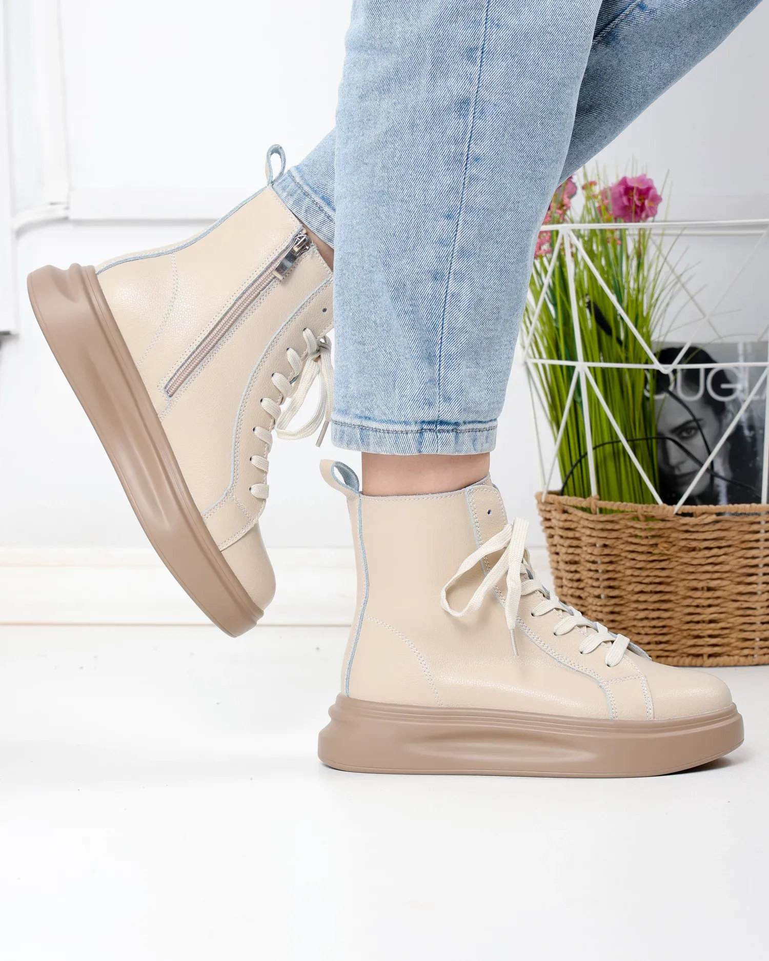 products/580/ghete-dama-piele-naturala-bej-cu-talpa-alba-aw458-104299.webp