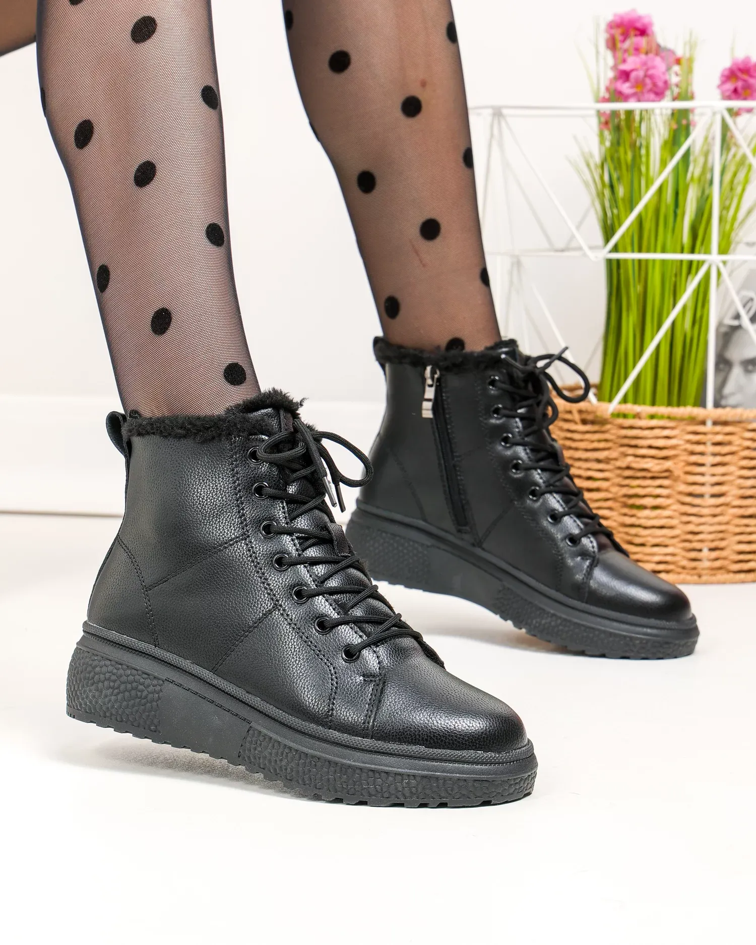 products/580/ghete-dama-piele-naturala-imblanite-negre-cu-inchidere-sireturi-si-fermoar-f002-409-96589.webp