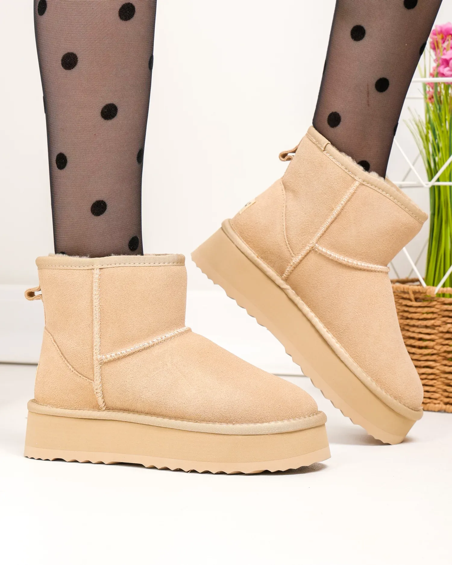 products/580/ghete-dama-piele-naturala-intoarsa-imblanite-bej-cu-inchidere-slip-on-ds-4134-96949.webp