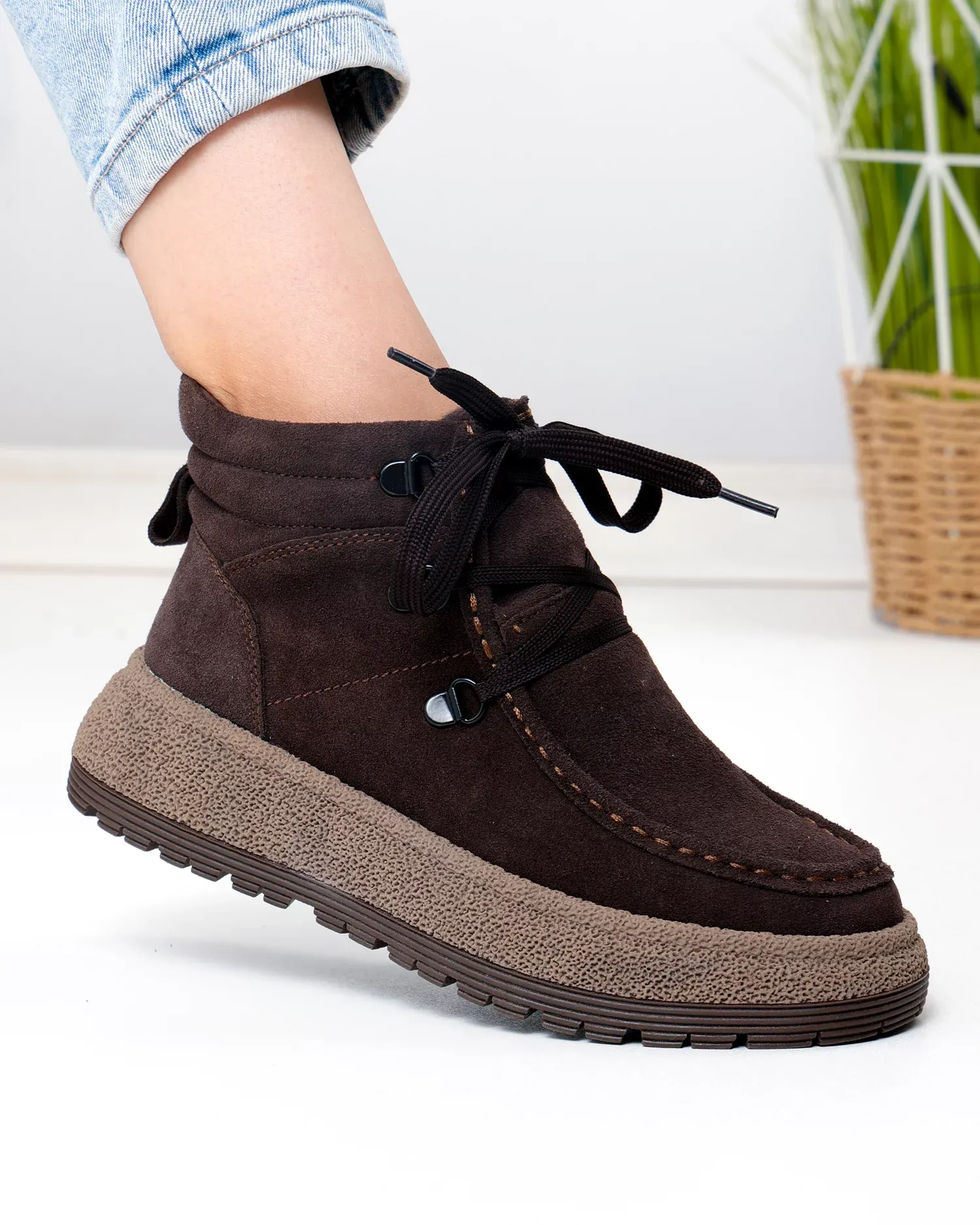 products/580/ghete-dama-piele-naturala-intoarsa-maro-cu-talpa-groasa-si-inchidere-fermoar-jy7950-104149.webp
