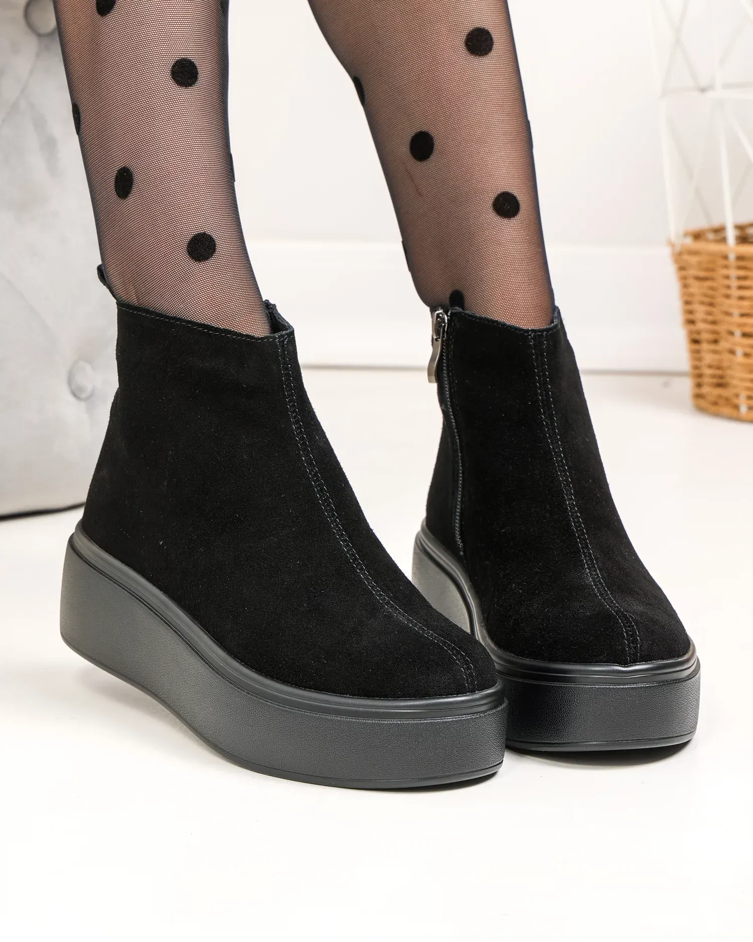 products/580/ghete-dama-piele-naturala-intoarsa-negre-captusite-t7027-96670.webp