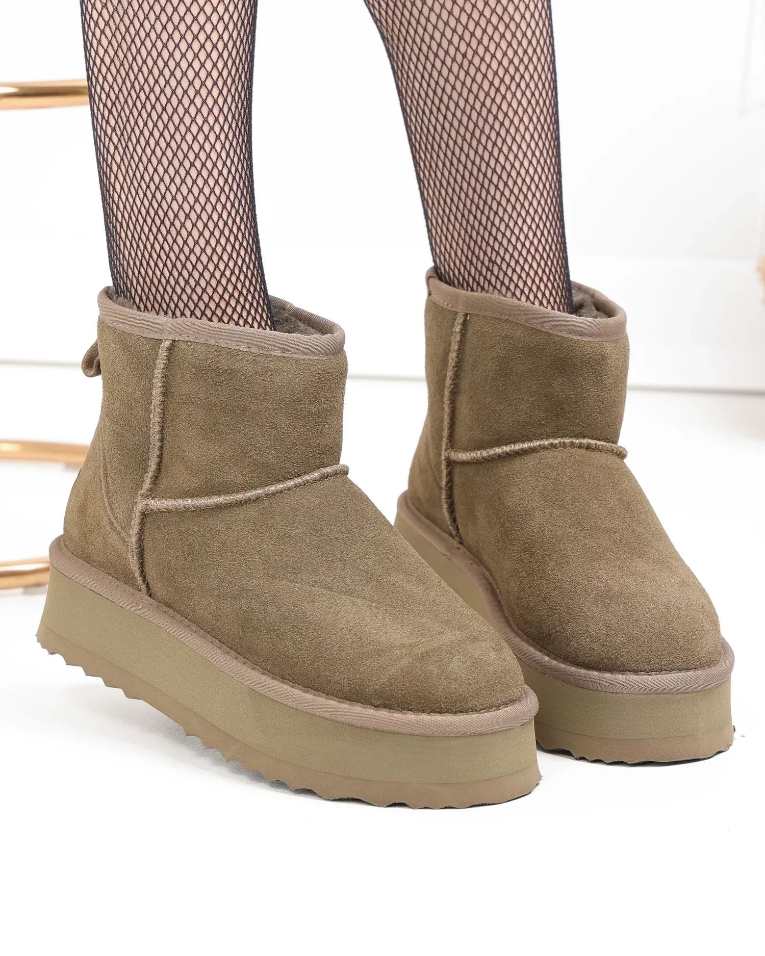 products/580/ghete-dama-piele-naturala-intoarsa-olive-imblanite-cu-talpa-usoara-ds-4134-82972.webp