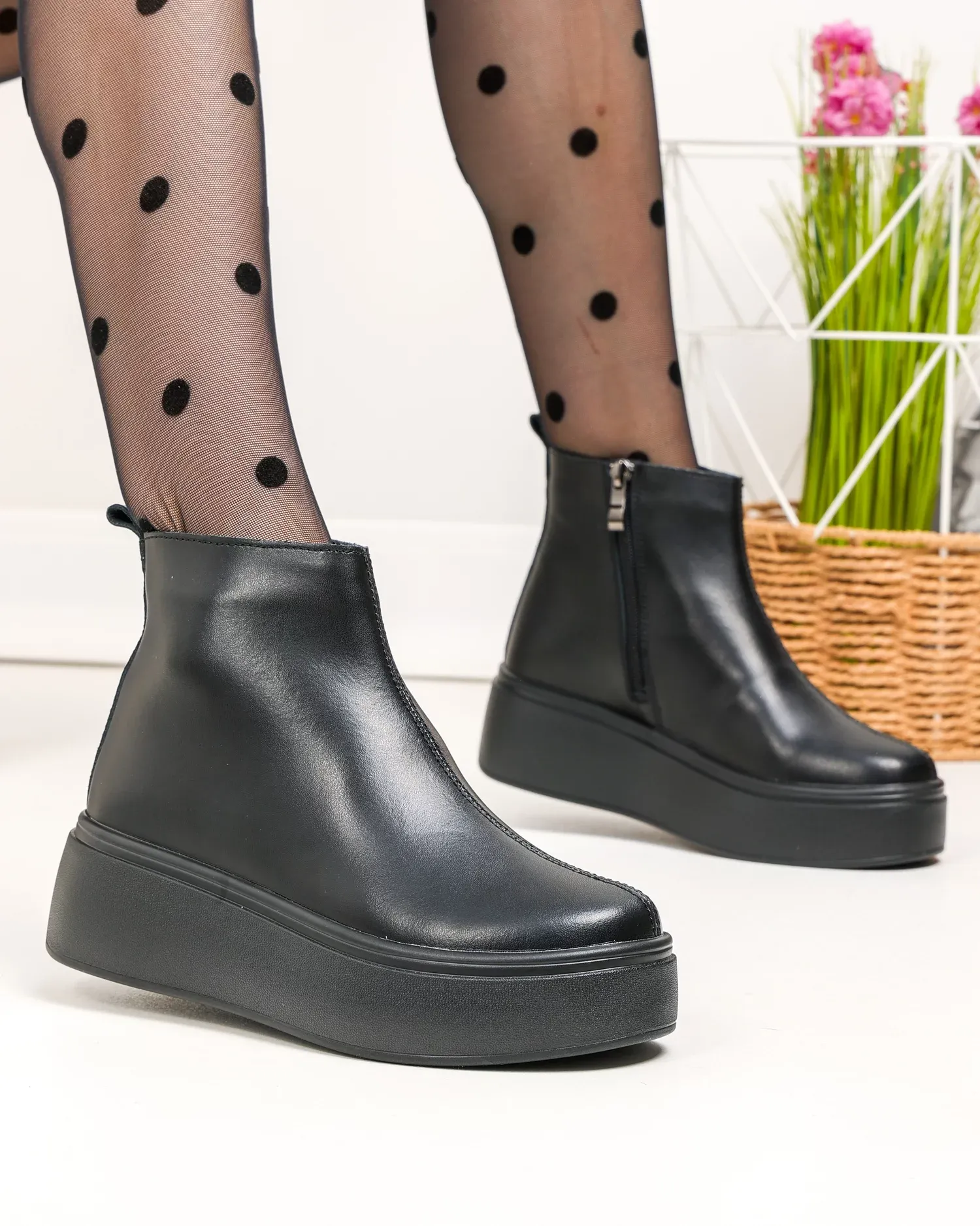 products/580/ghete-dama-piele-naturala-negre-captusite-cu-inchidere-fermoar-t7027-96643.webp